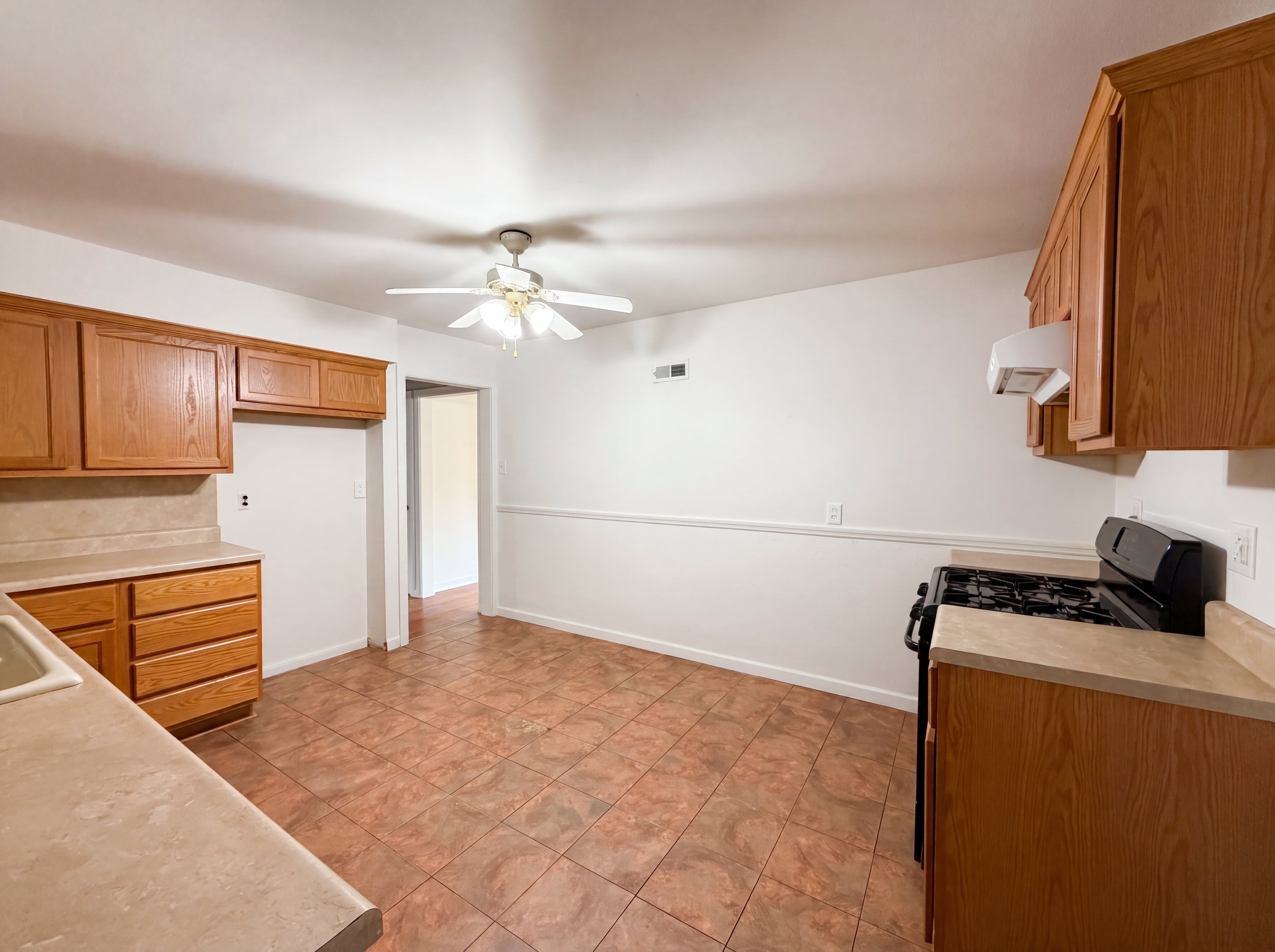 Photo 14 of 21 of 1607 N 17th St, Belleville, IL