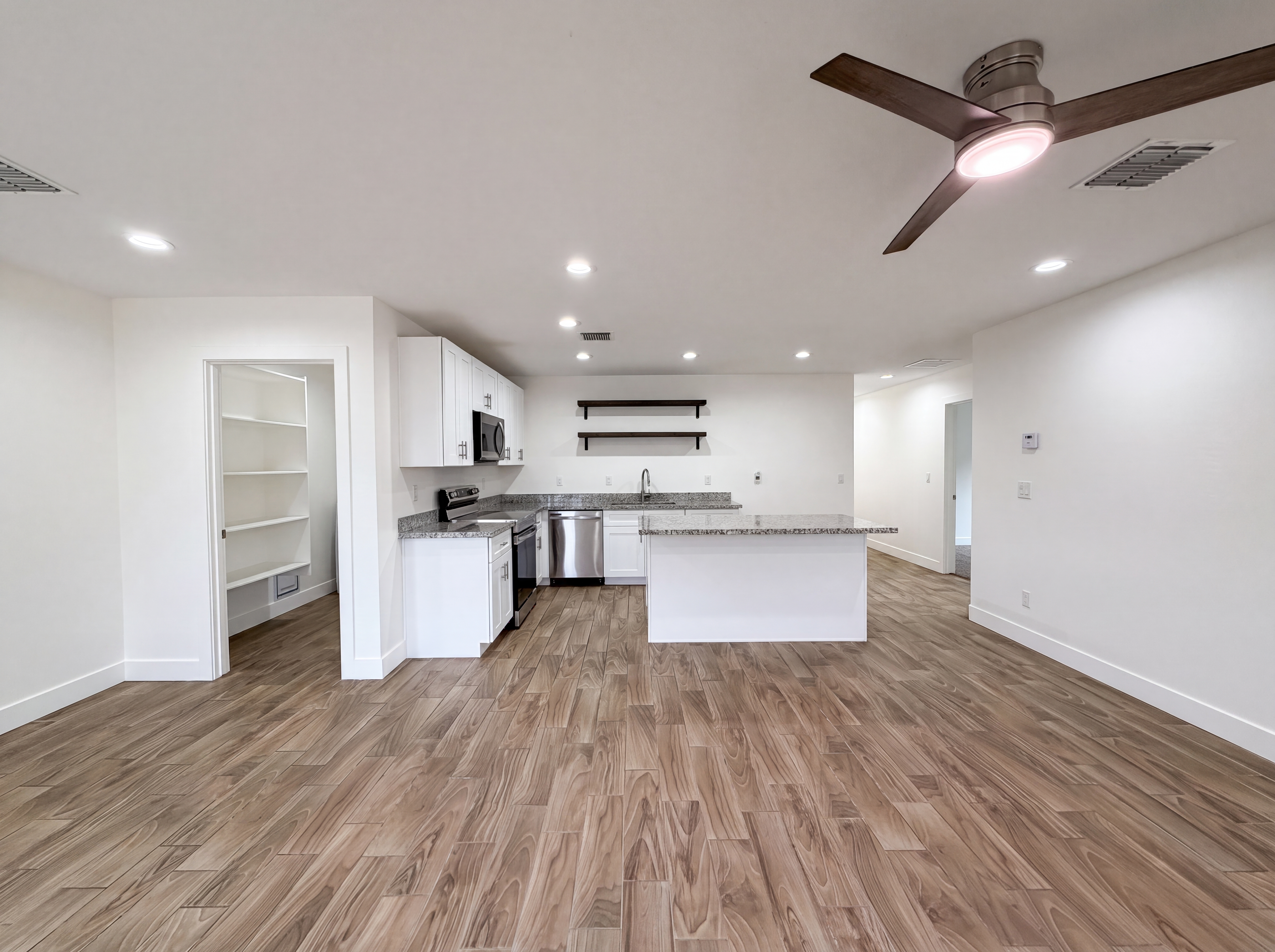 Photo 6 of 19 of 5713 S 13th Ave, Phoenix, AZ