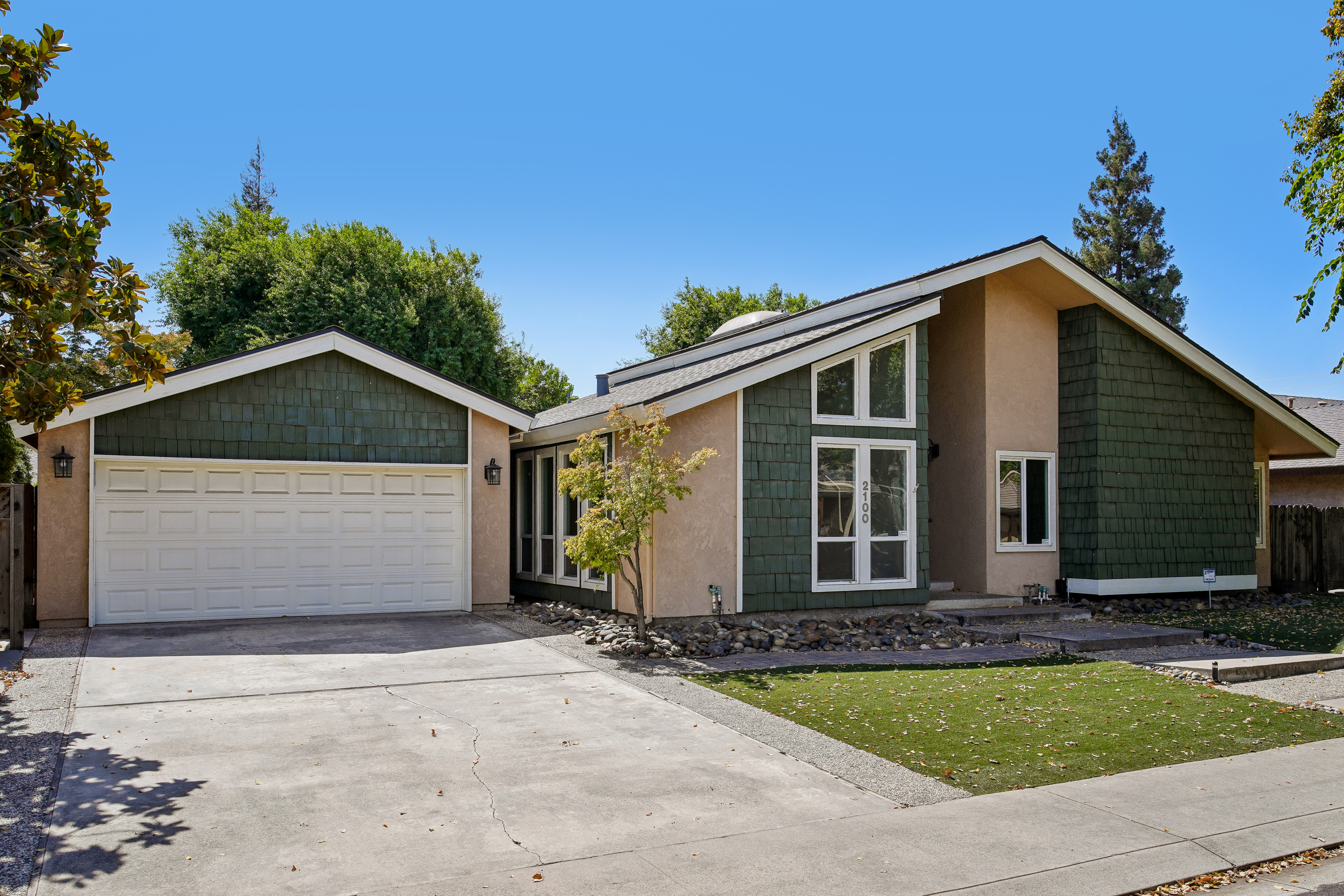 Photo 11 of 31 of 2100 Sandpoint Dr, Modesto, CA