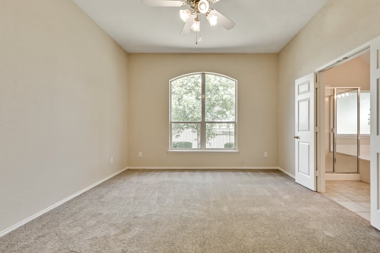 Photo 17 of 33 - 9621 Links Fairway Dr, Rowlett, TX 75089