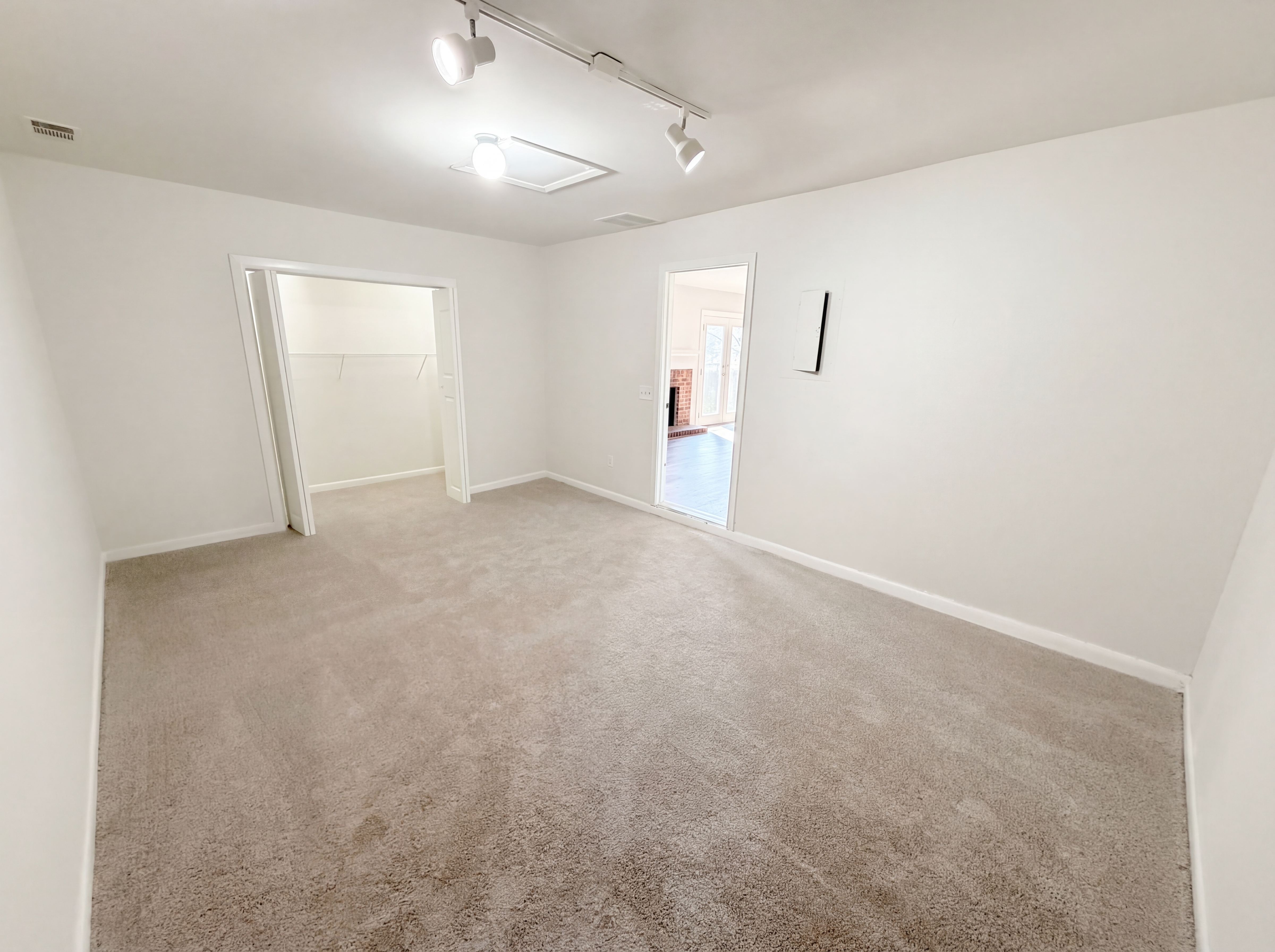 Photo 12 of 31 of 4727 Garden Hills Dr, Stone Mountain, GA