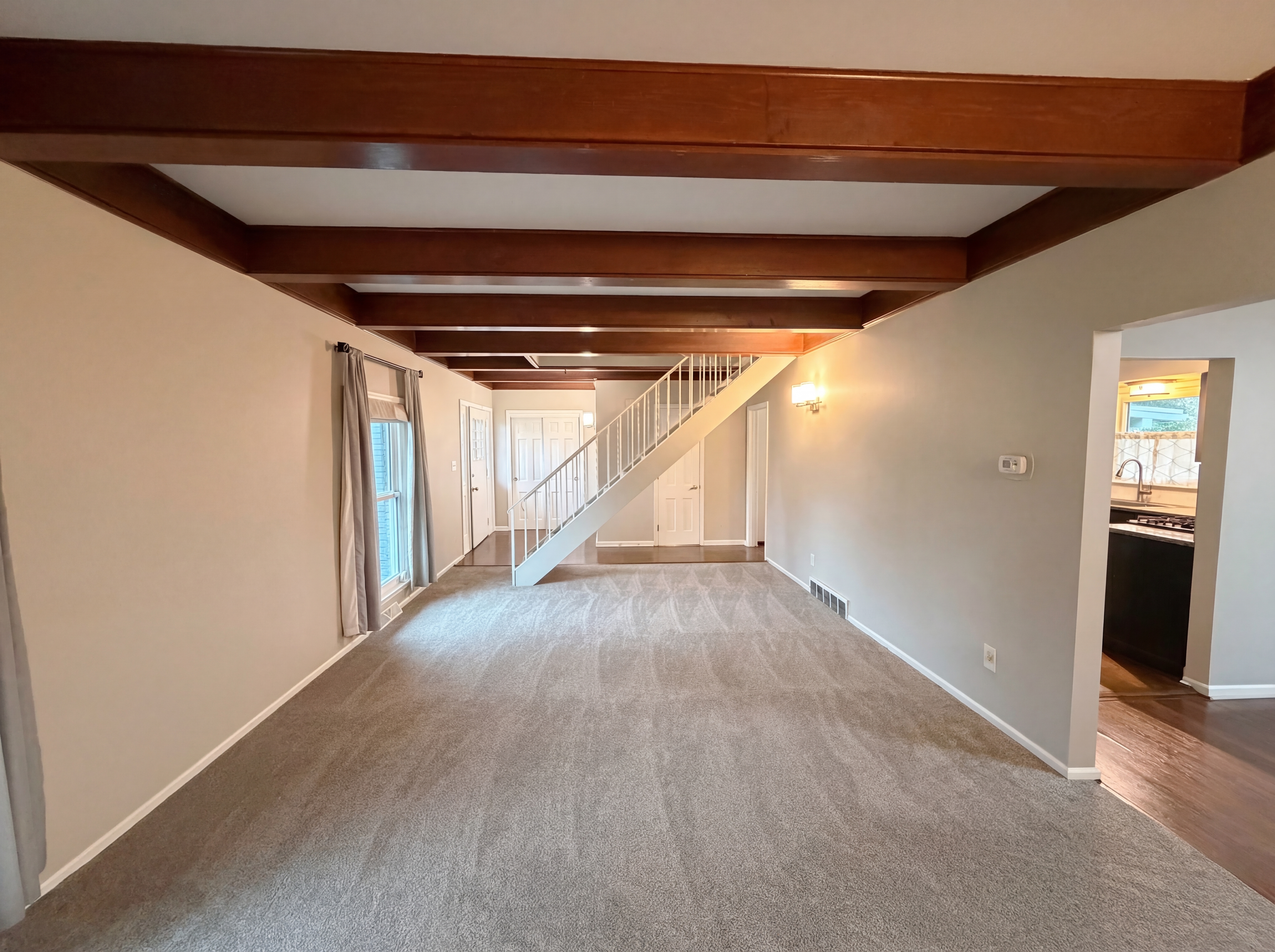 Photo 10 of 35 of 1289 Clubview Blvd S, Columbus, OH