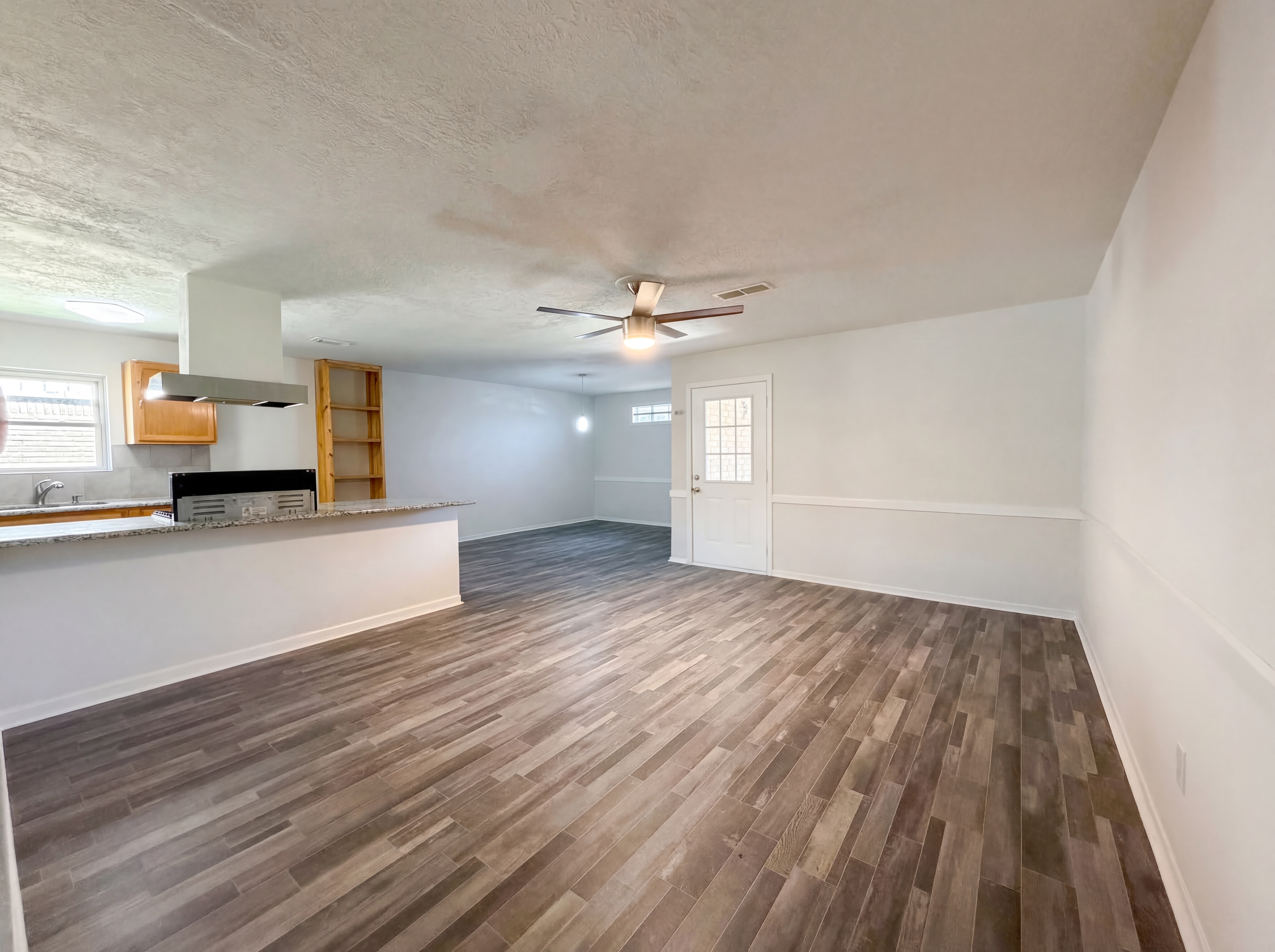 Photo 3 of 18 of 6023 Winterhaven Dr, Houston, TX