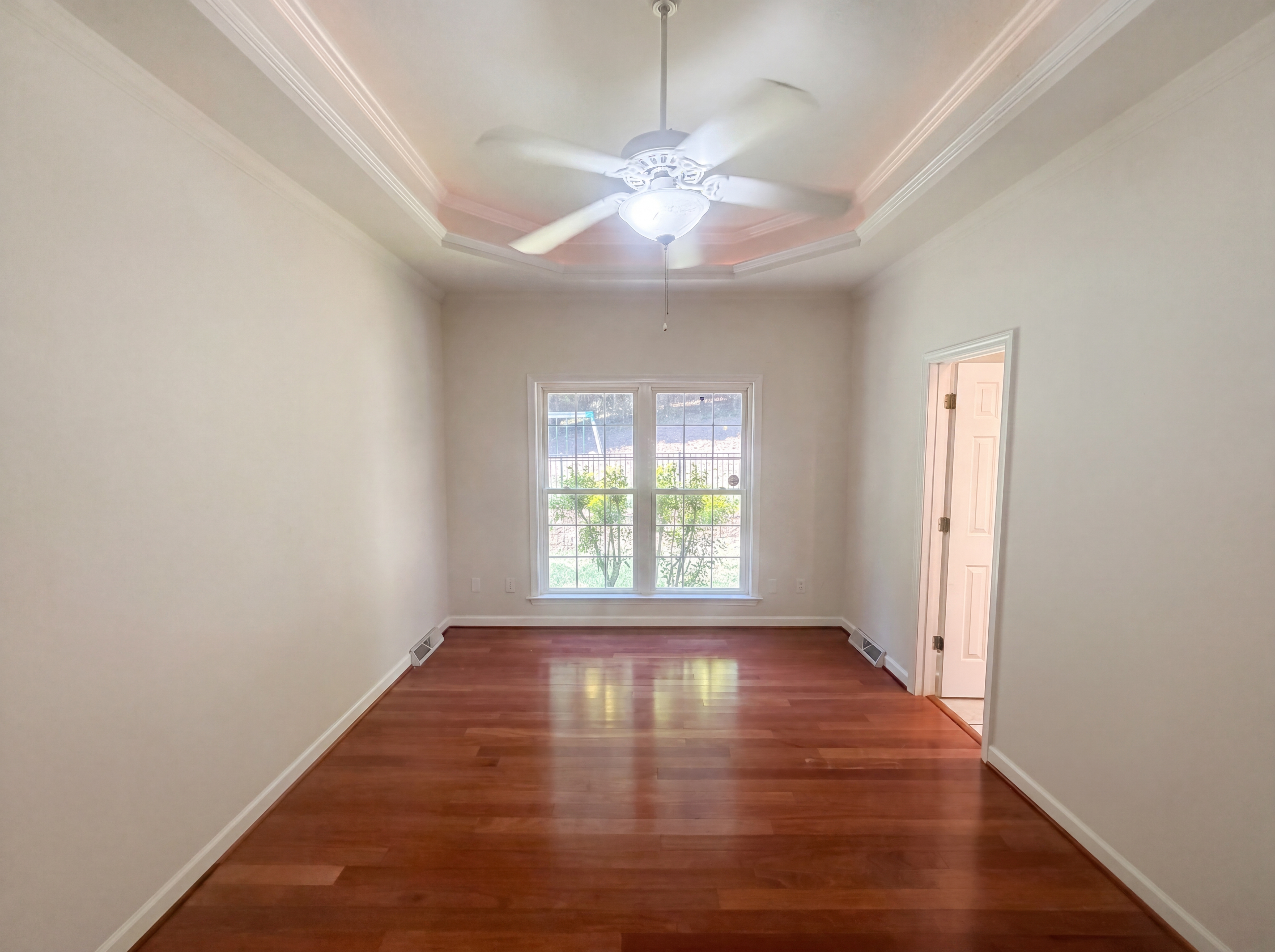 Photo 4 of 33 of 6120 Tennyson Dr, Kernersville, NC