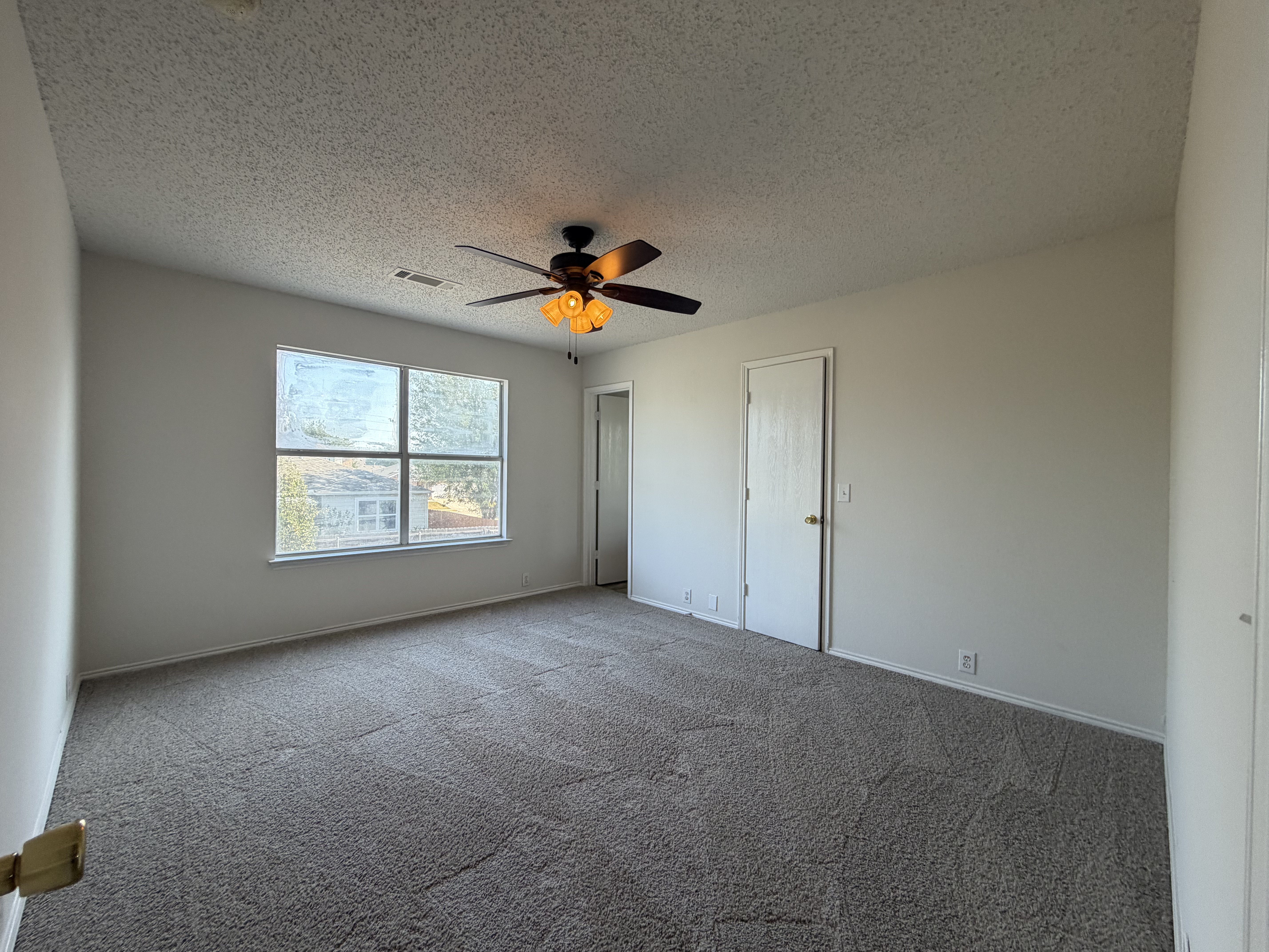 Photo 4 of 30 of 4325 Falcon Dr, Sherman, TX