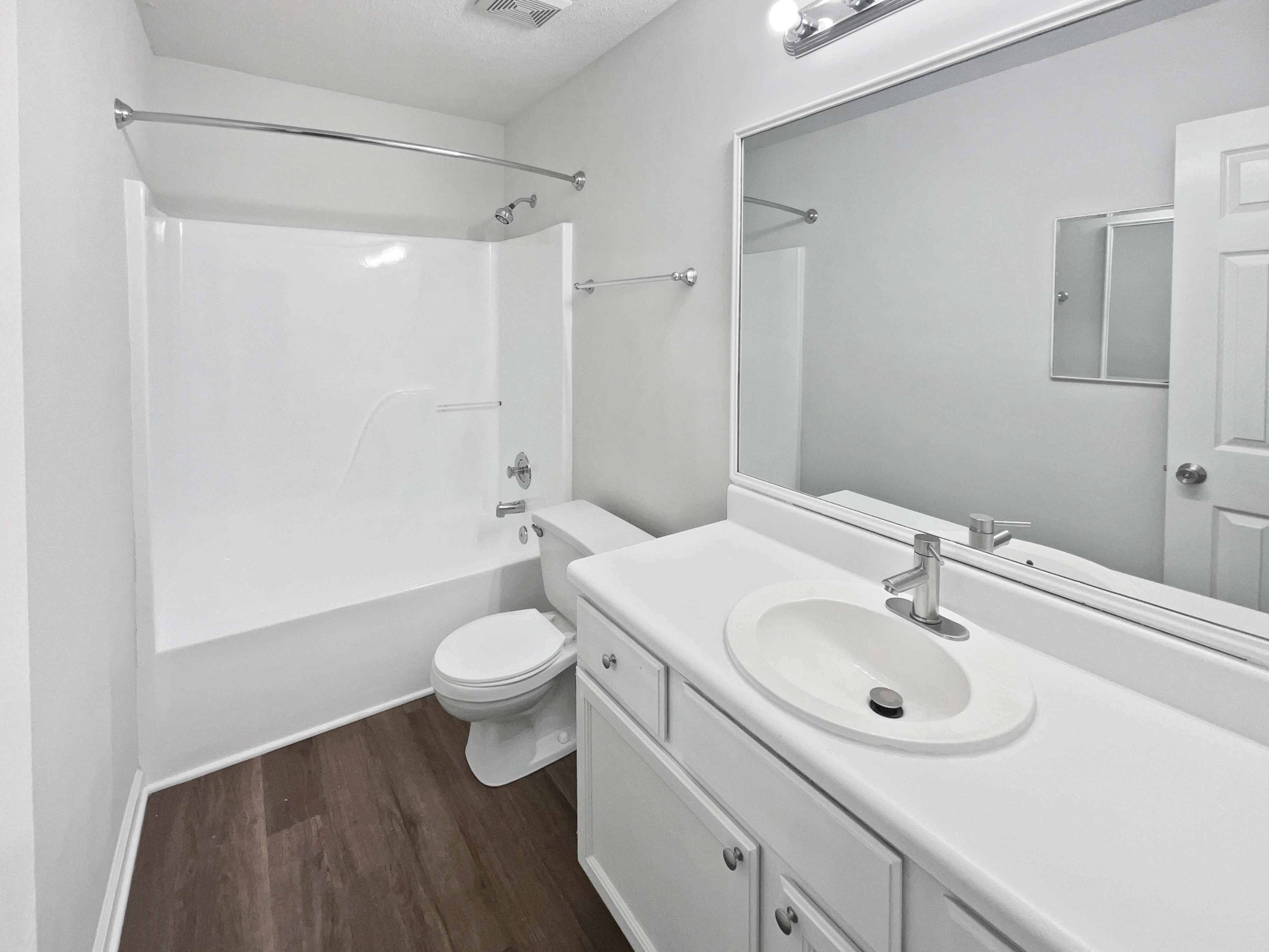 Photo 7 of 19 of 6880 Ironwood Cir, Greensboro, NC