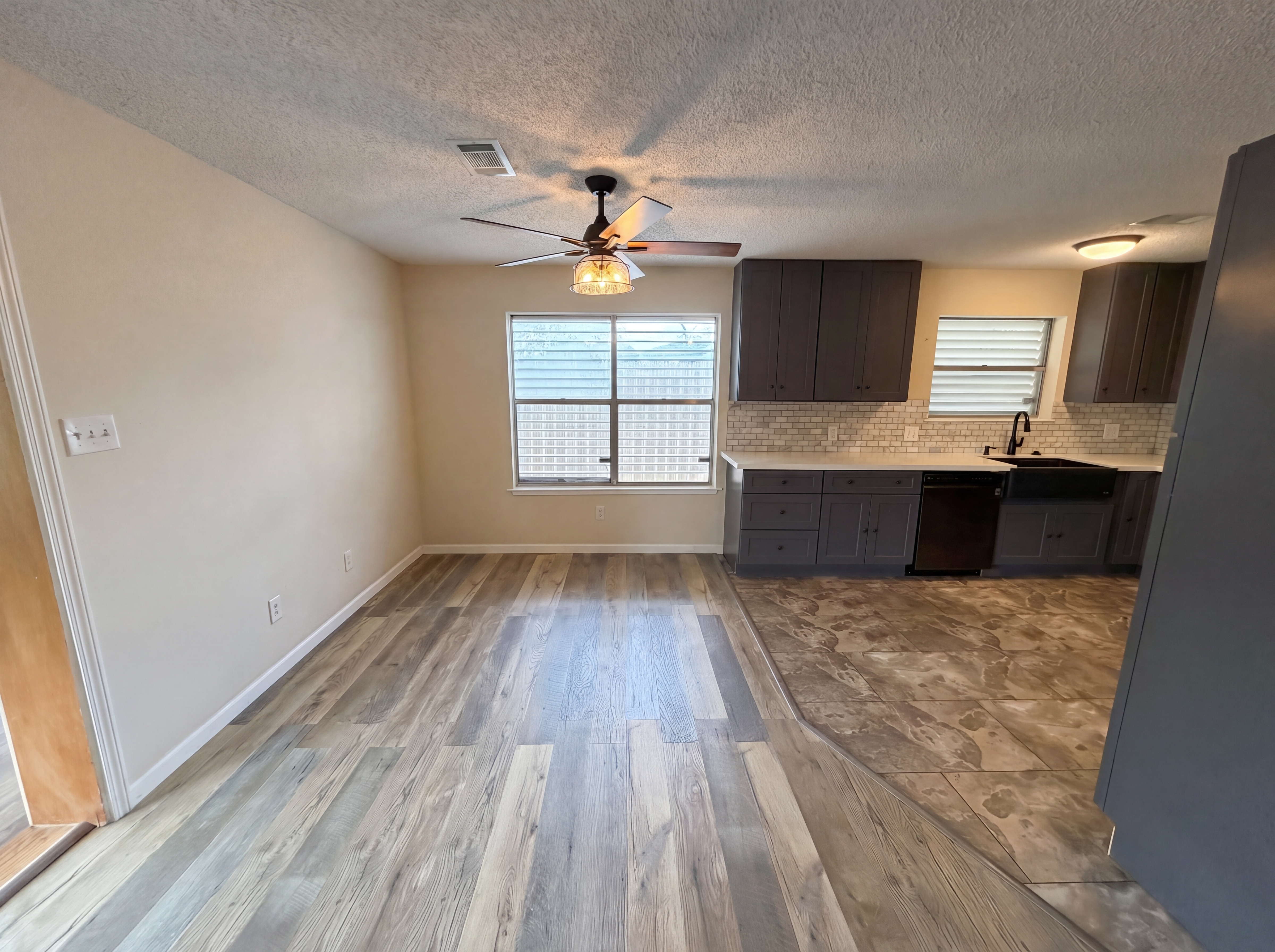 Photo 6 of 24 of 522 27th Ave N, Texas City, TX
