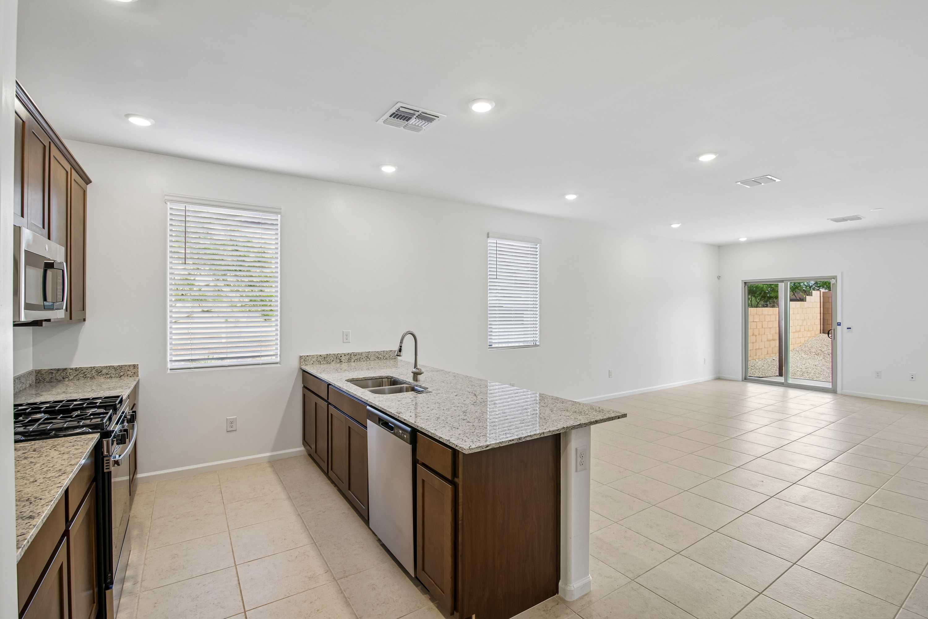 Photo 10 of 33 of 10453 W Beaman Ln, Marana, AZ