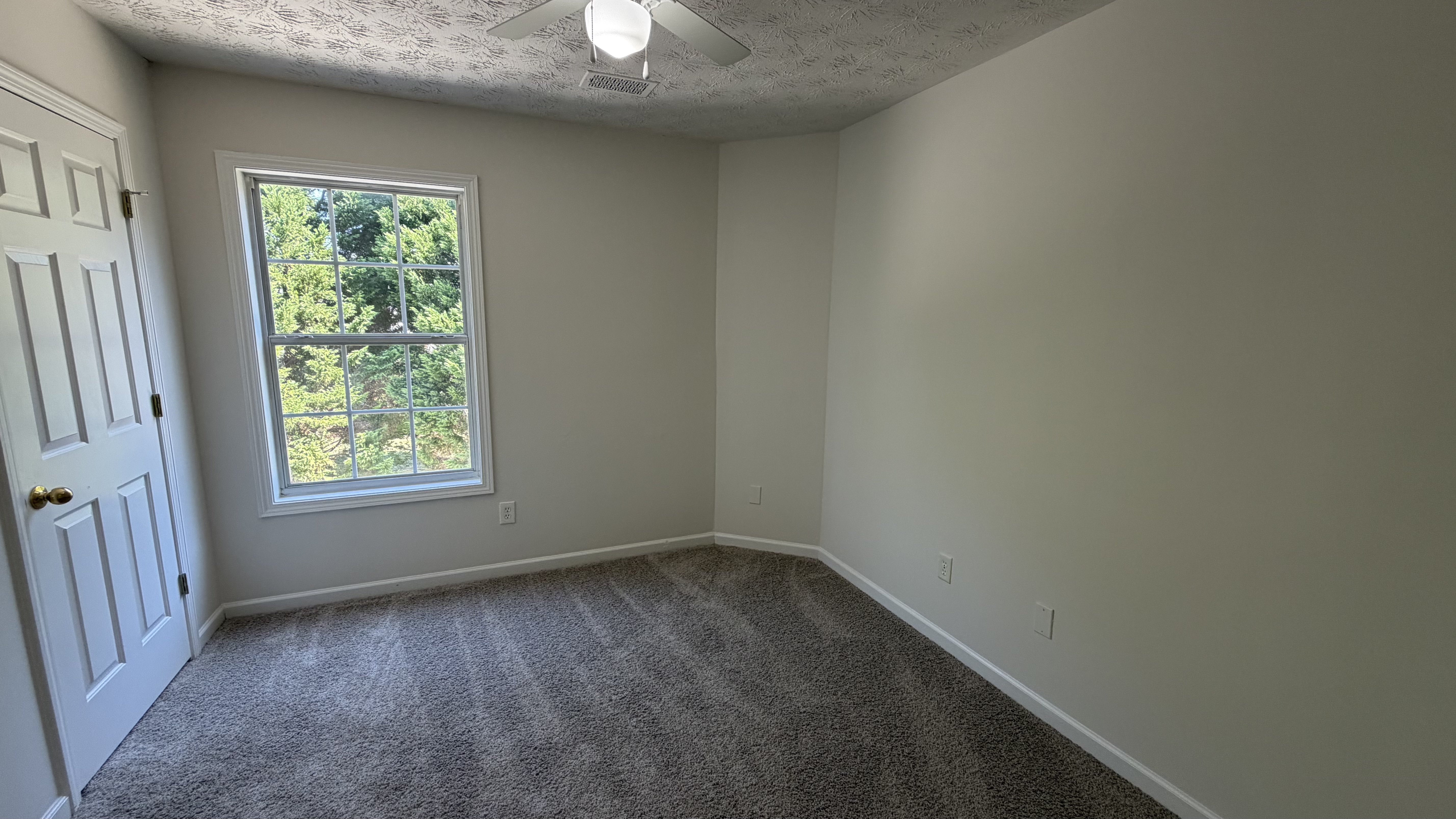 Photo 16 of 25 of 1668 Bennett Dr, McDonough, GA