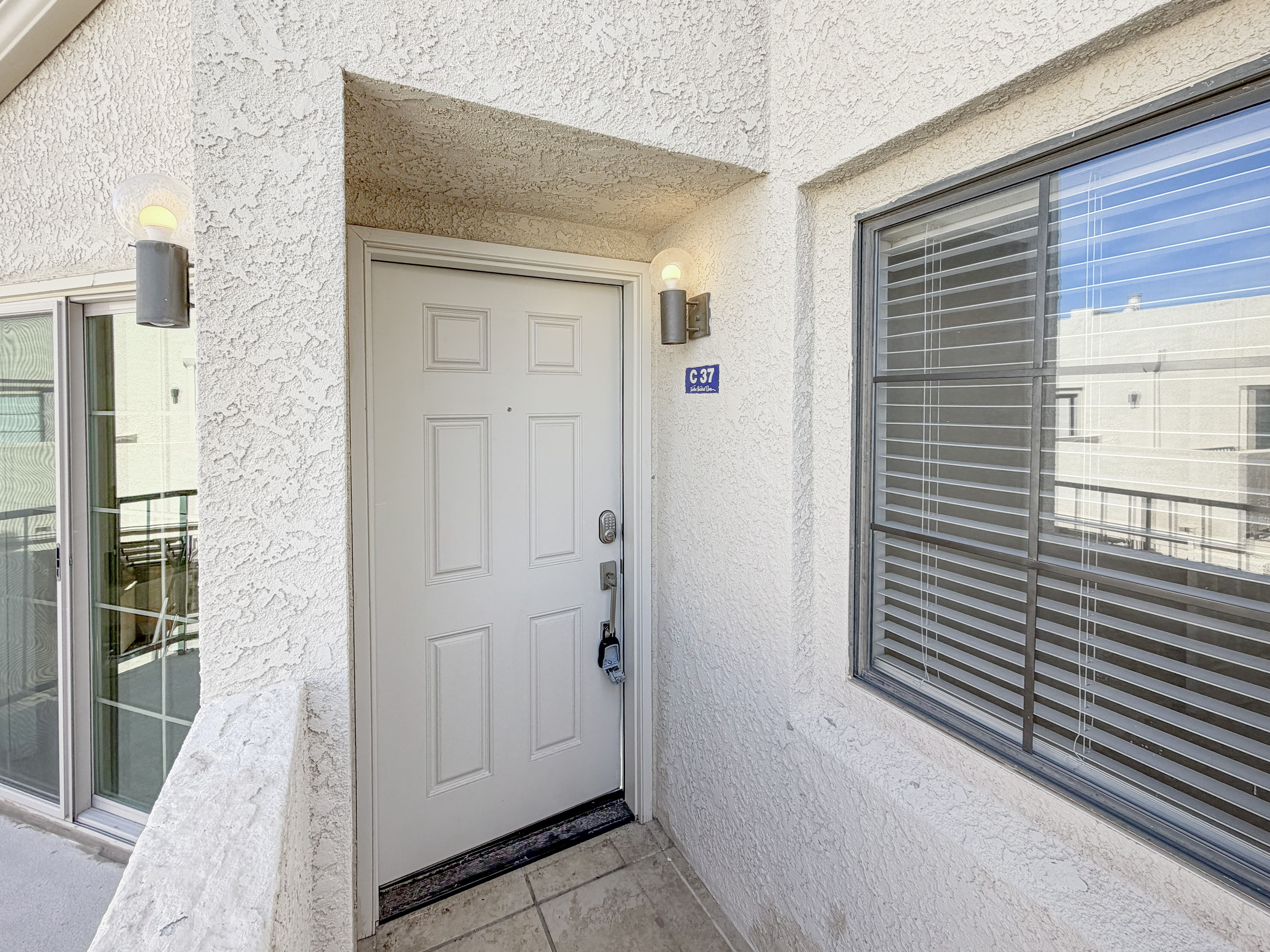 Photo 6 of 18 of 1200 E River Rd, Tucson, AZ