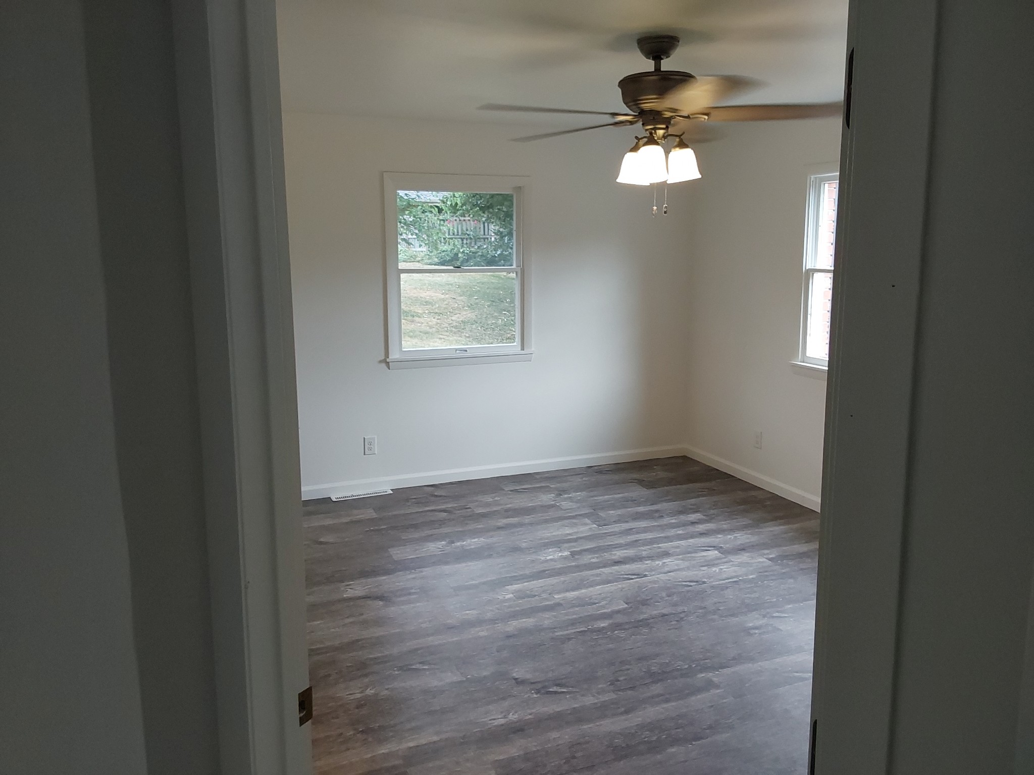 Photo 10 of 20 of 624 Oak Grove Ave, Monett, MO
