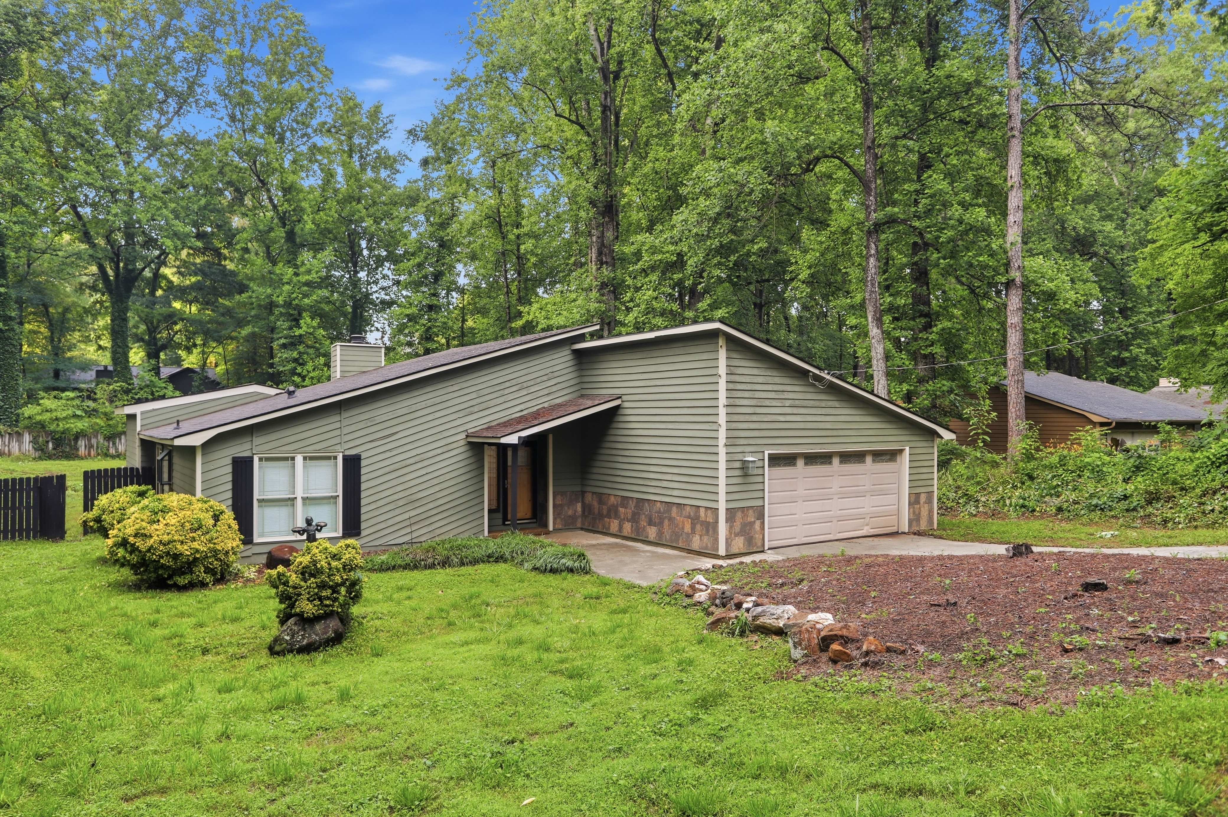 Photo 8 of 37 of 1485 Barrier Rd, Marietta, GA