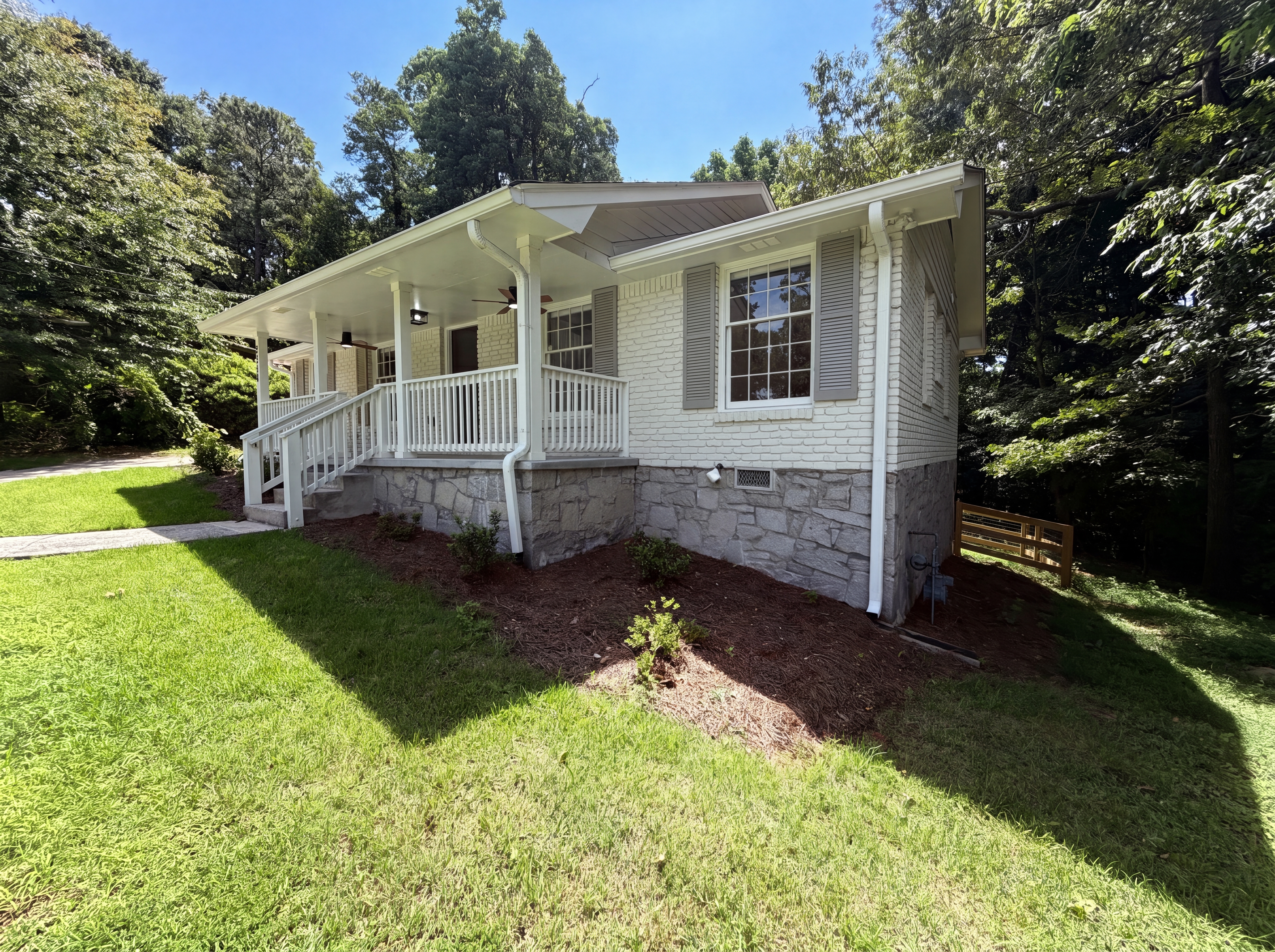 Photo 20 of 23 of 2320 Capehart Cir NE, Atlanta, GA