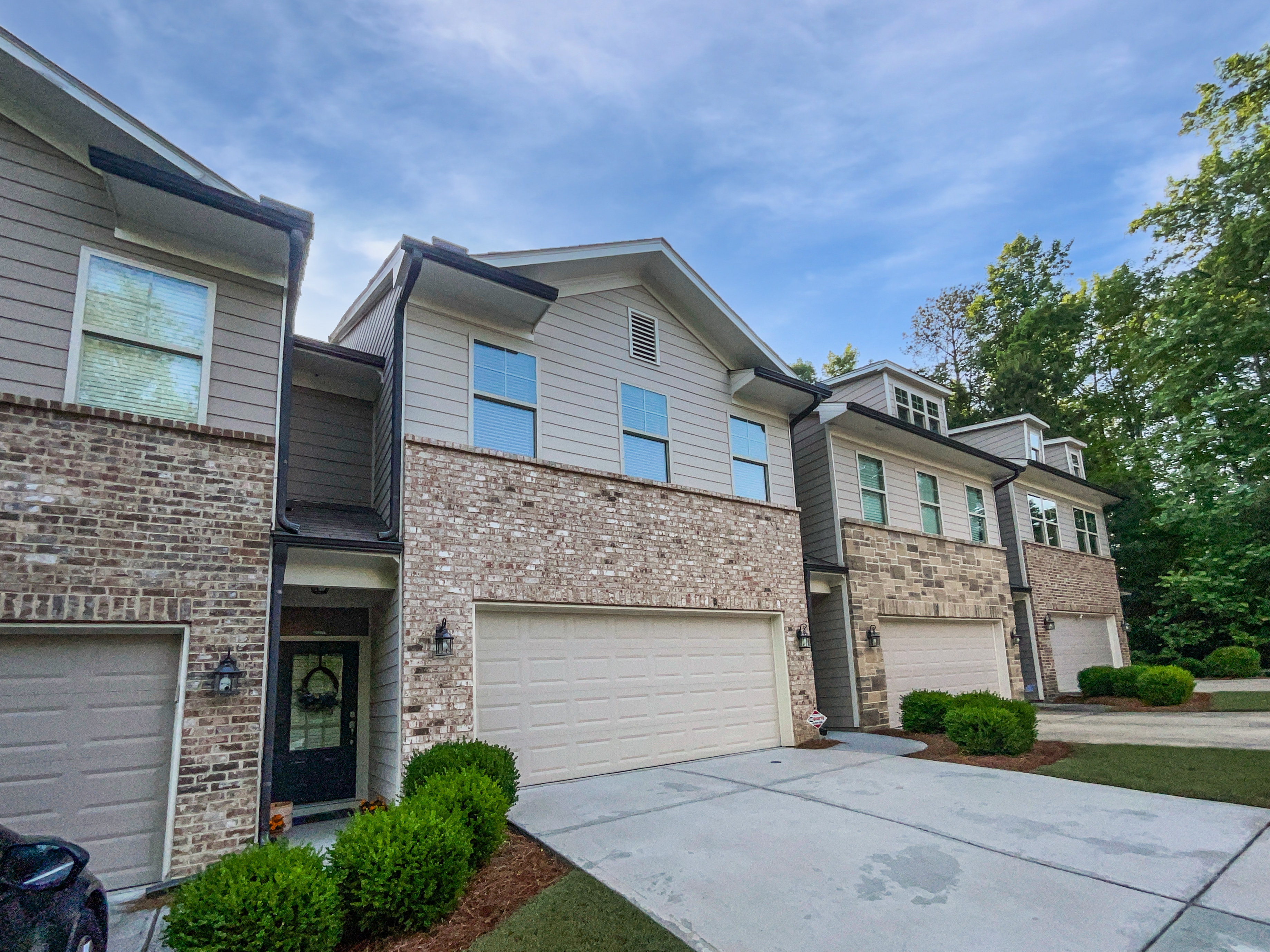 Photo 2 of 48 of 3279 Wild Basil Ln, Buford, GA