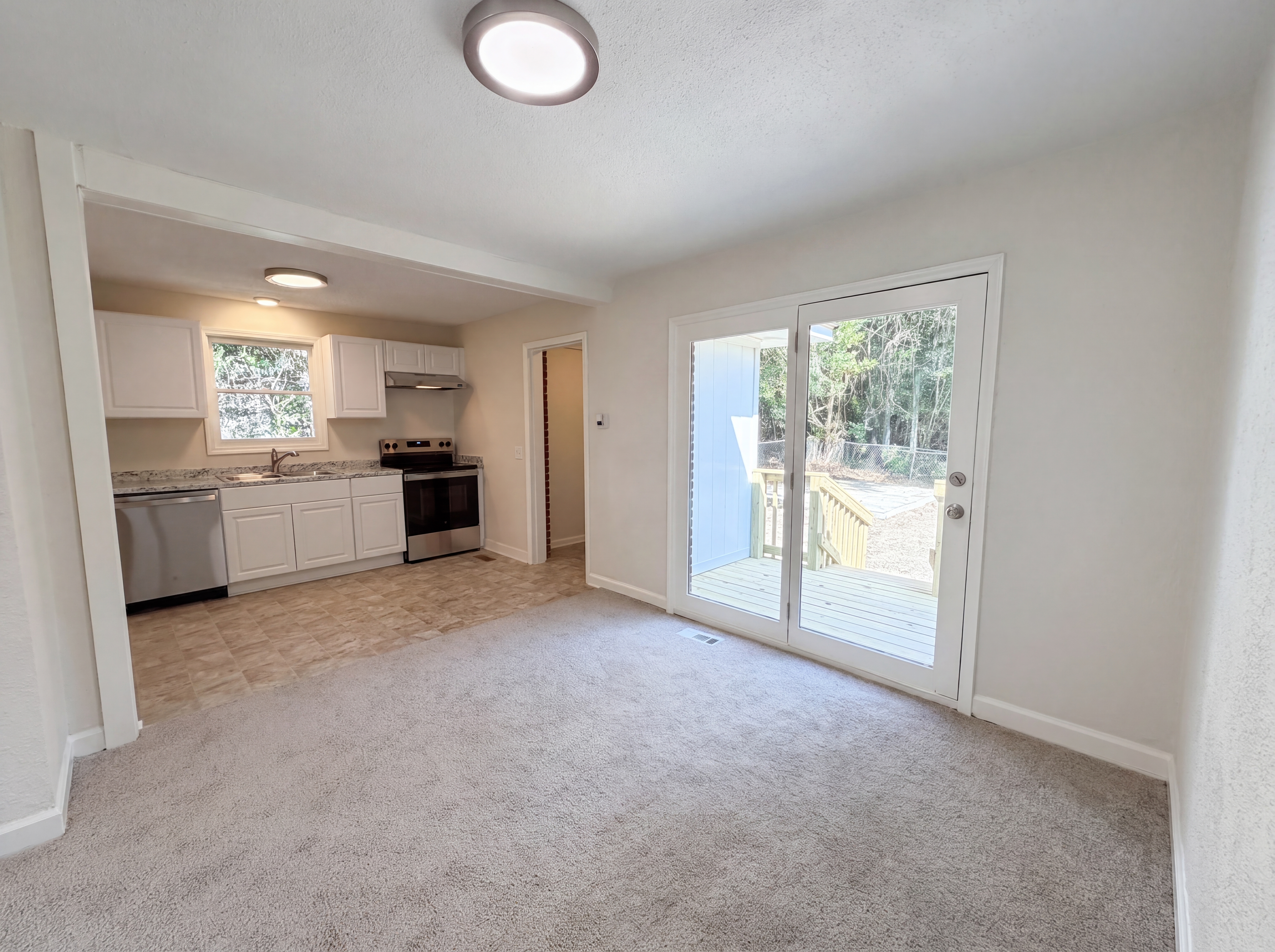 Photo 8 of 17 of 2112 Axson St, Cayce, SC