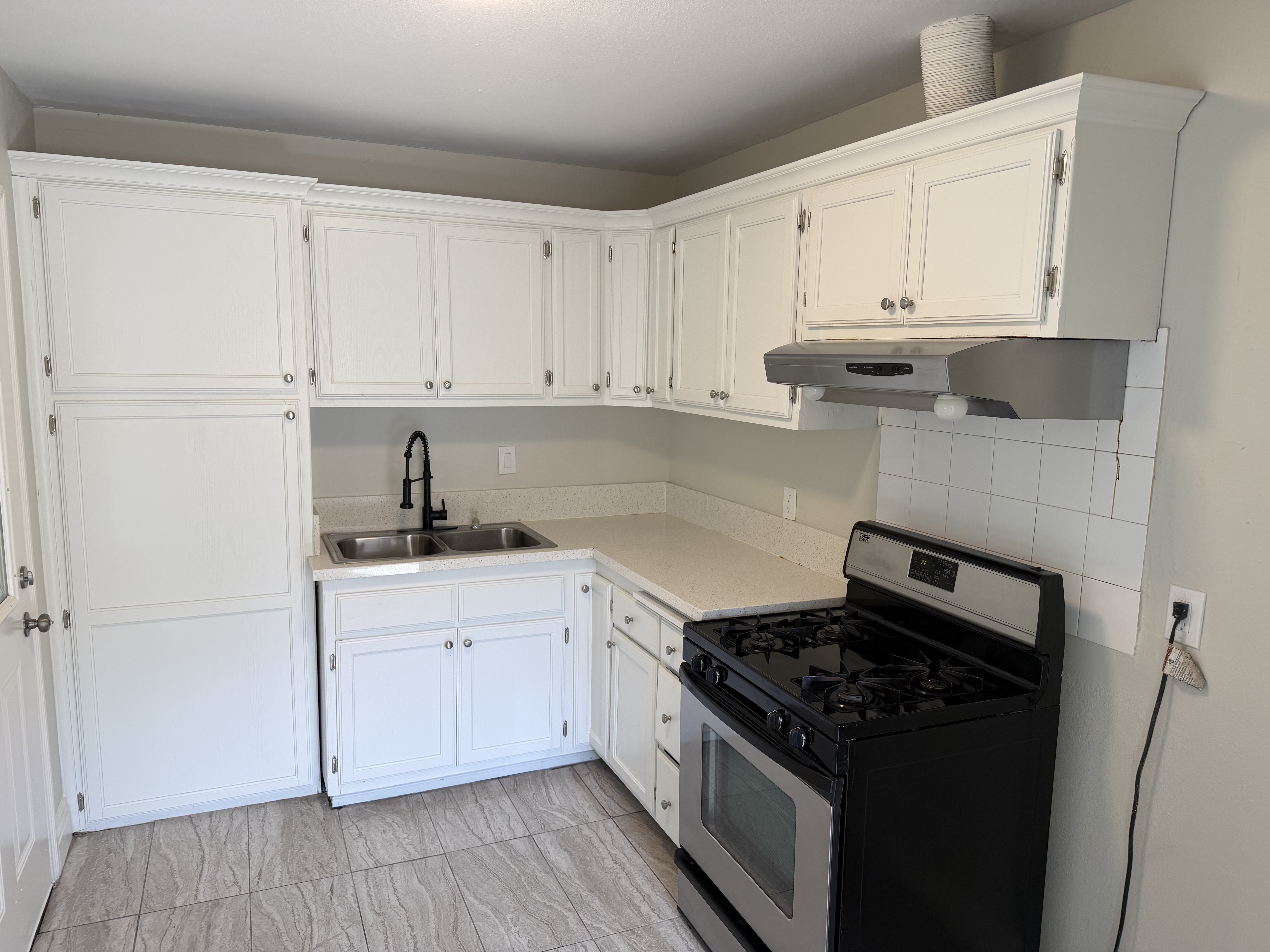 Photo 2 of 20 of 17787 Ivy Ave, Fontana, CA