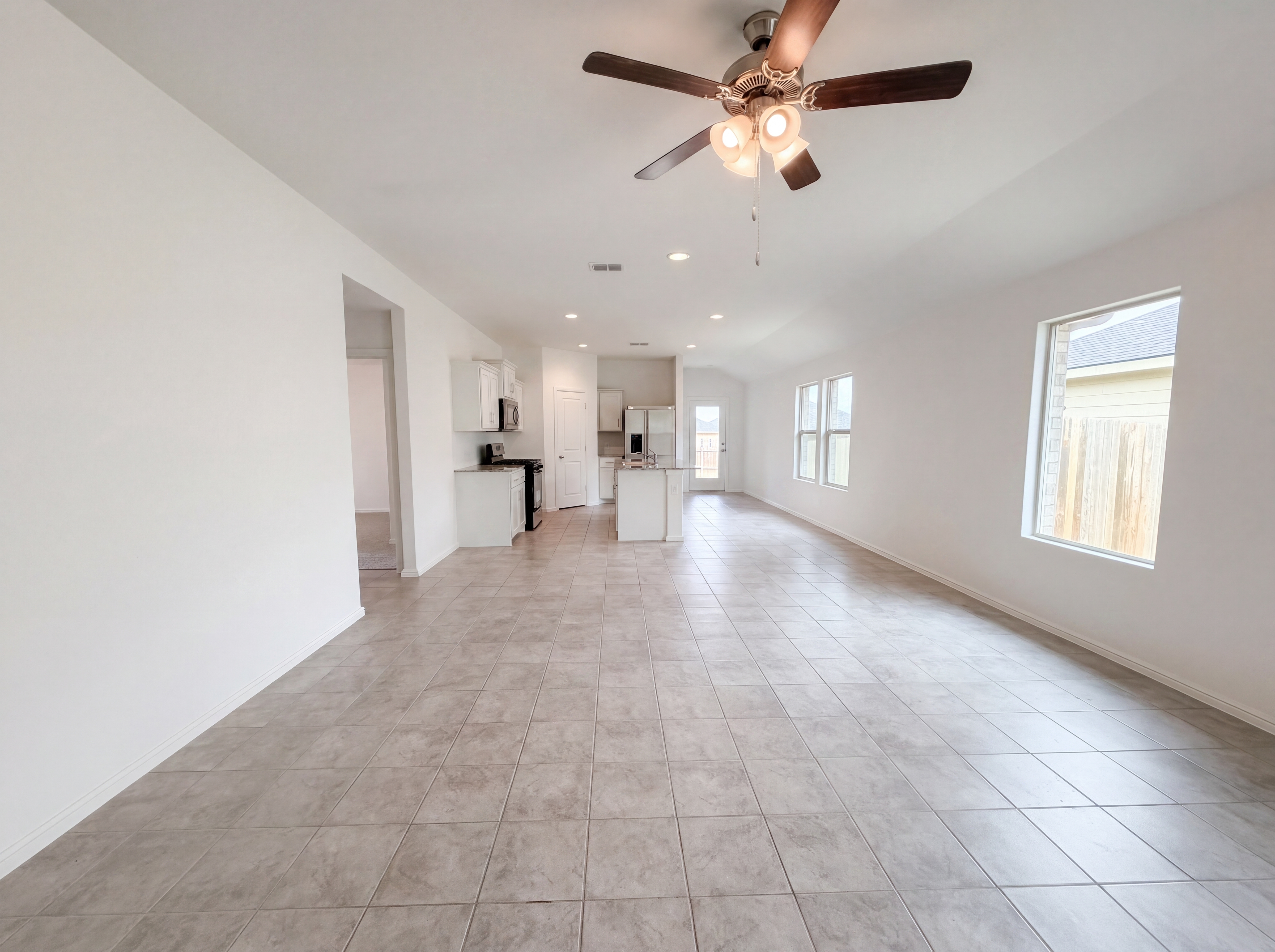 Photo 7 of 16 of 13592 Gunsmoke Ln, Cresson, TX