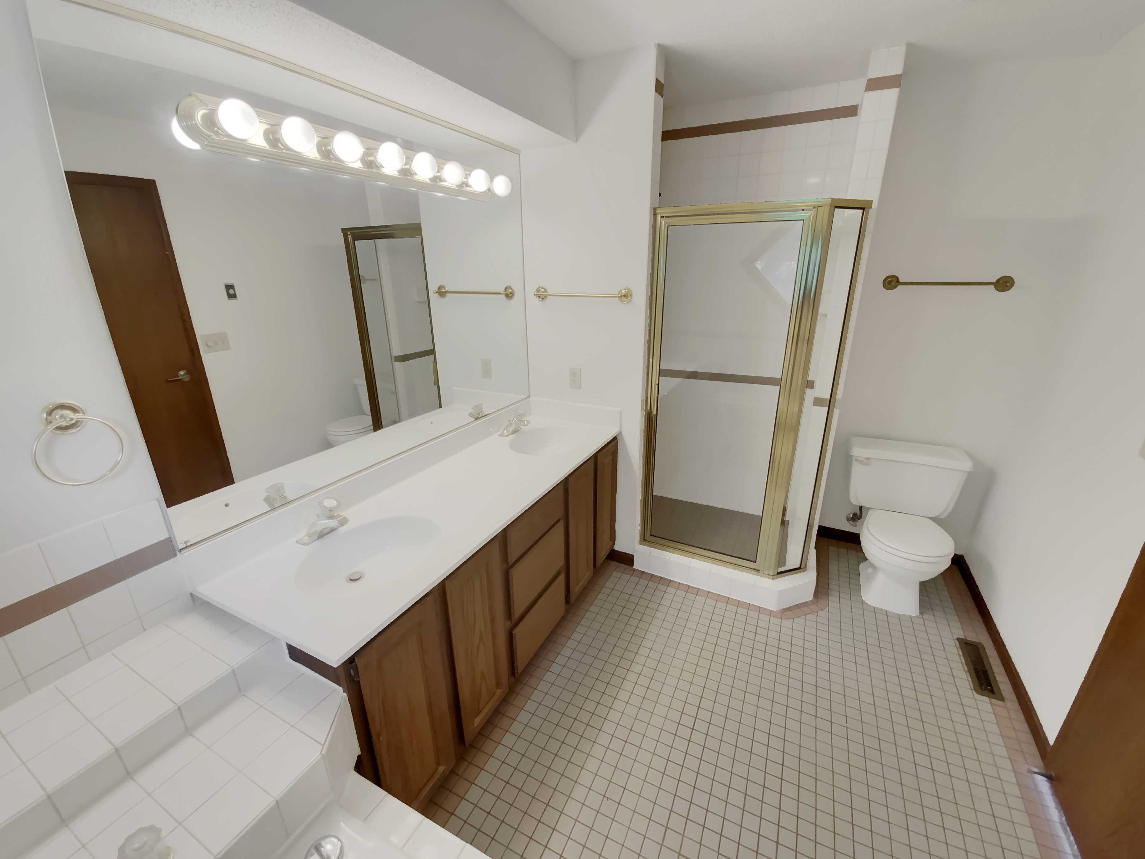 Photo 7 of 21 of 6991 Edenvale Blvd, Eden Prairie, MN