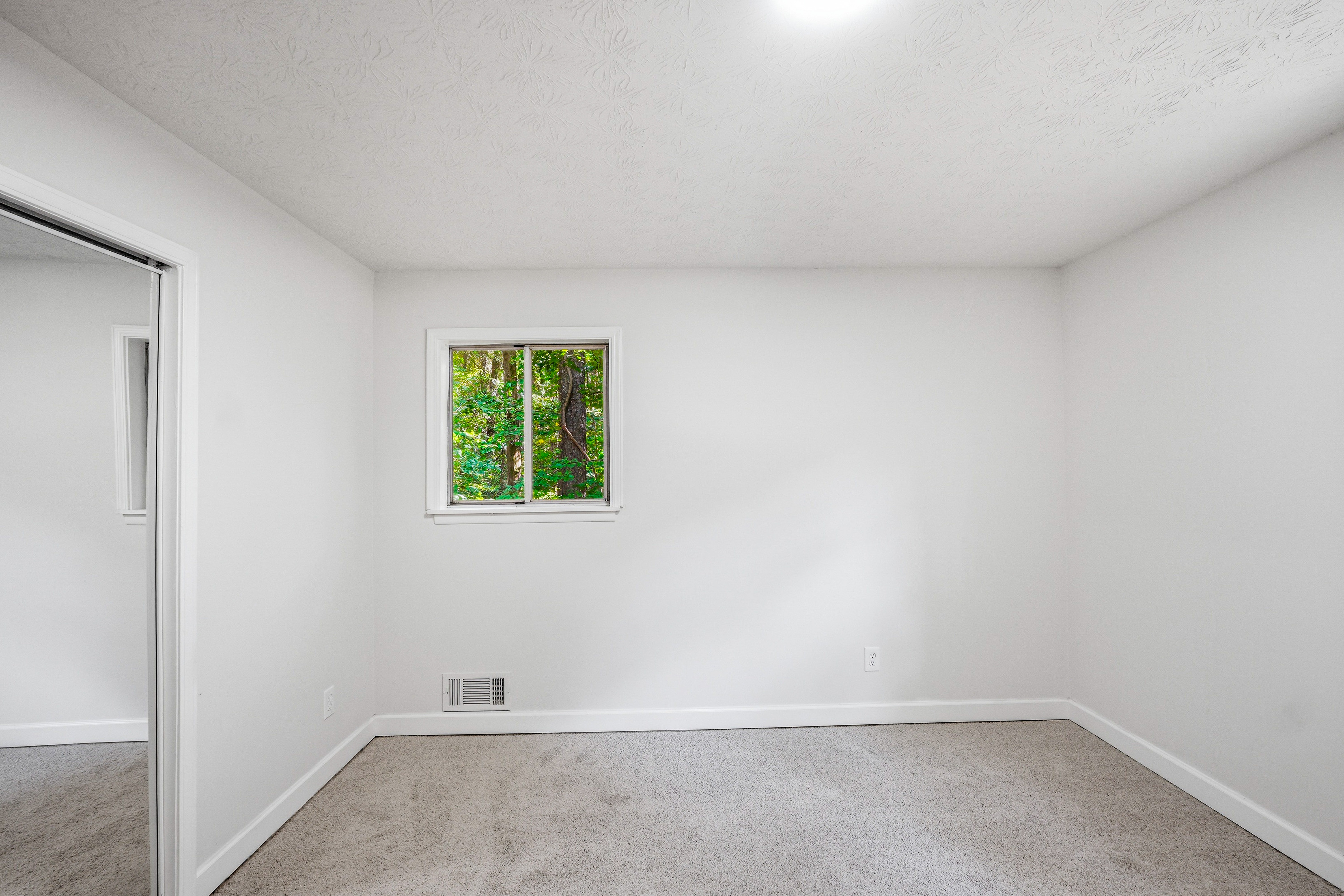 Photo 21 of 29 of 7052 Lodgepole Dr, Morrow, GA