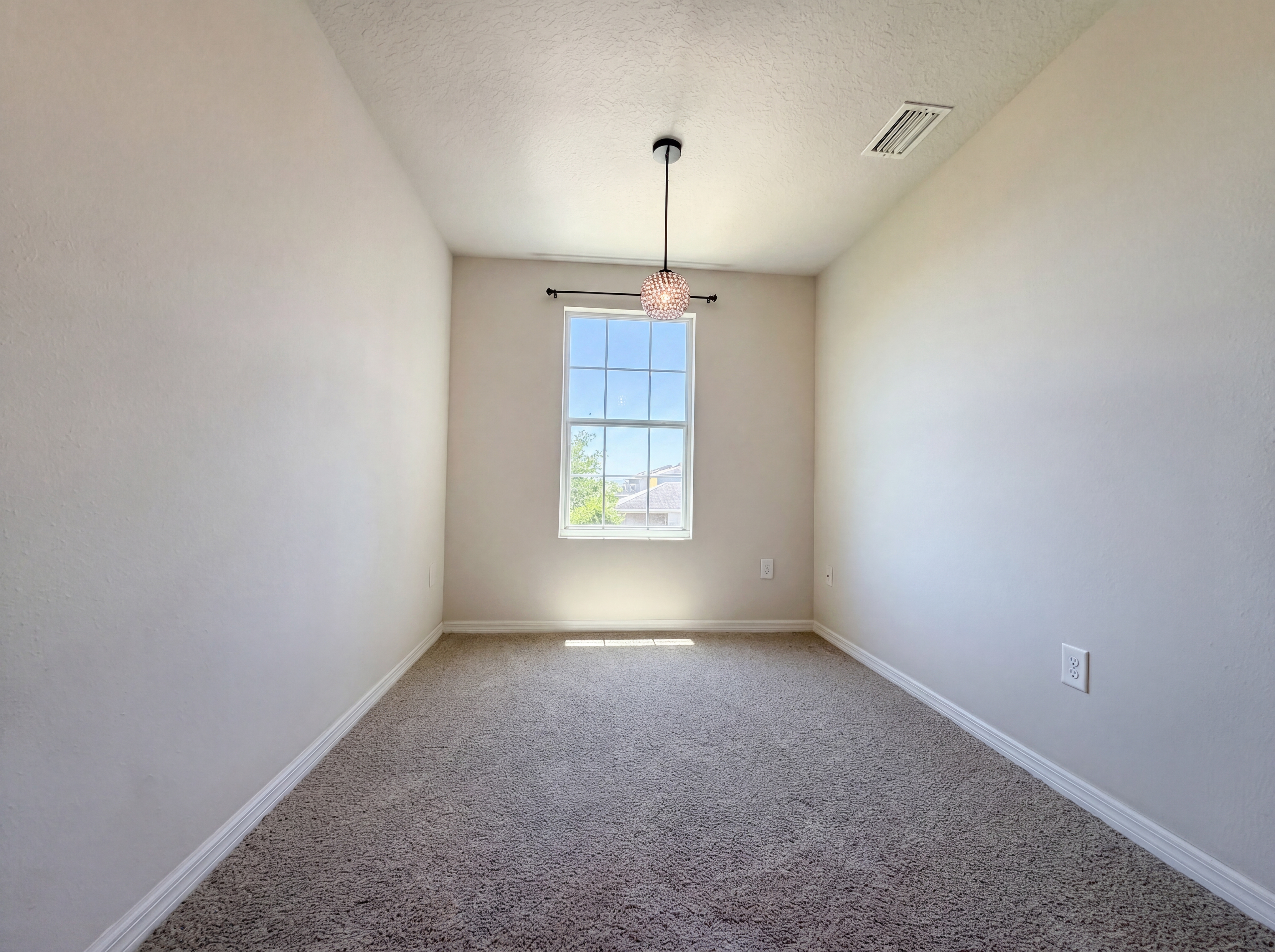 Photo 11 of 32 of 14405 Scottburgh Glen Dr, Wimauma, FL