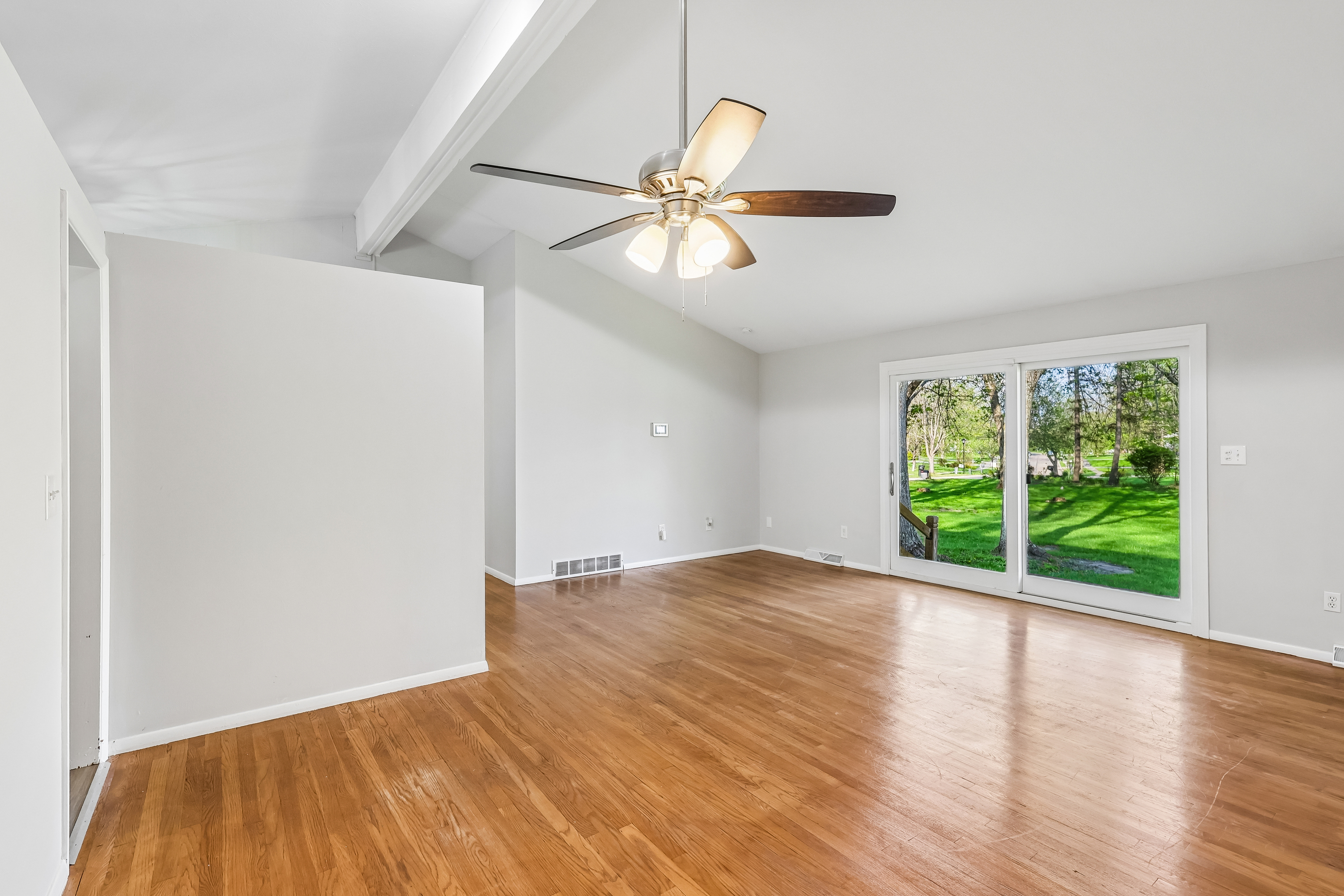 Photo 3 of 27 of 5995 Liberty Rd, Solon, OH