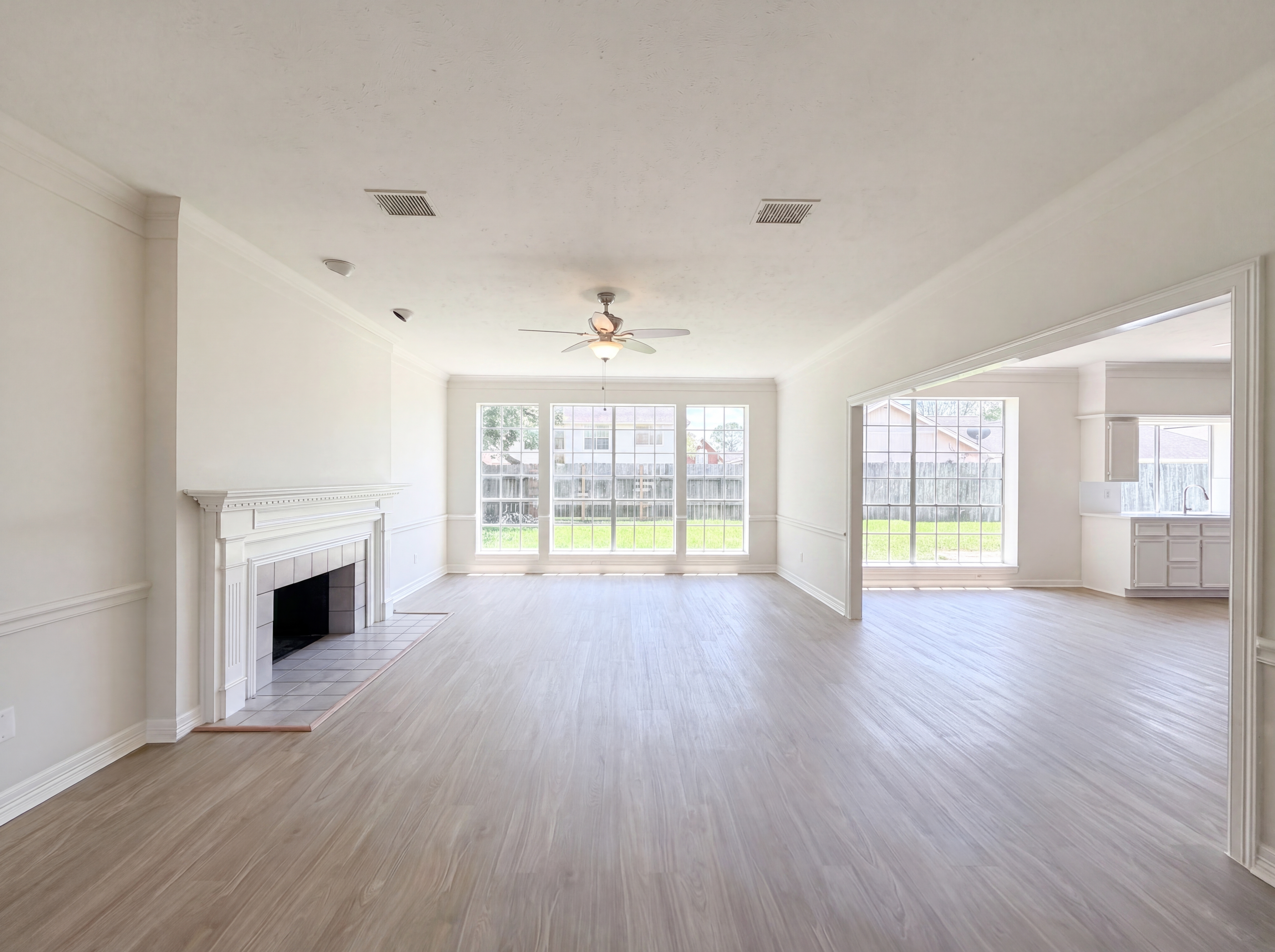 Photo 3 of 22 of 2124 Wimbleton Ct, Pearland, TX
