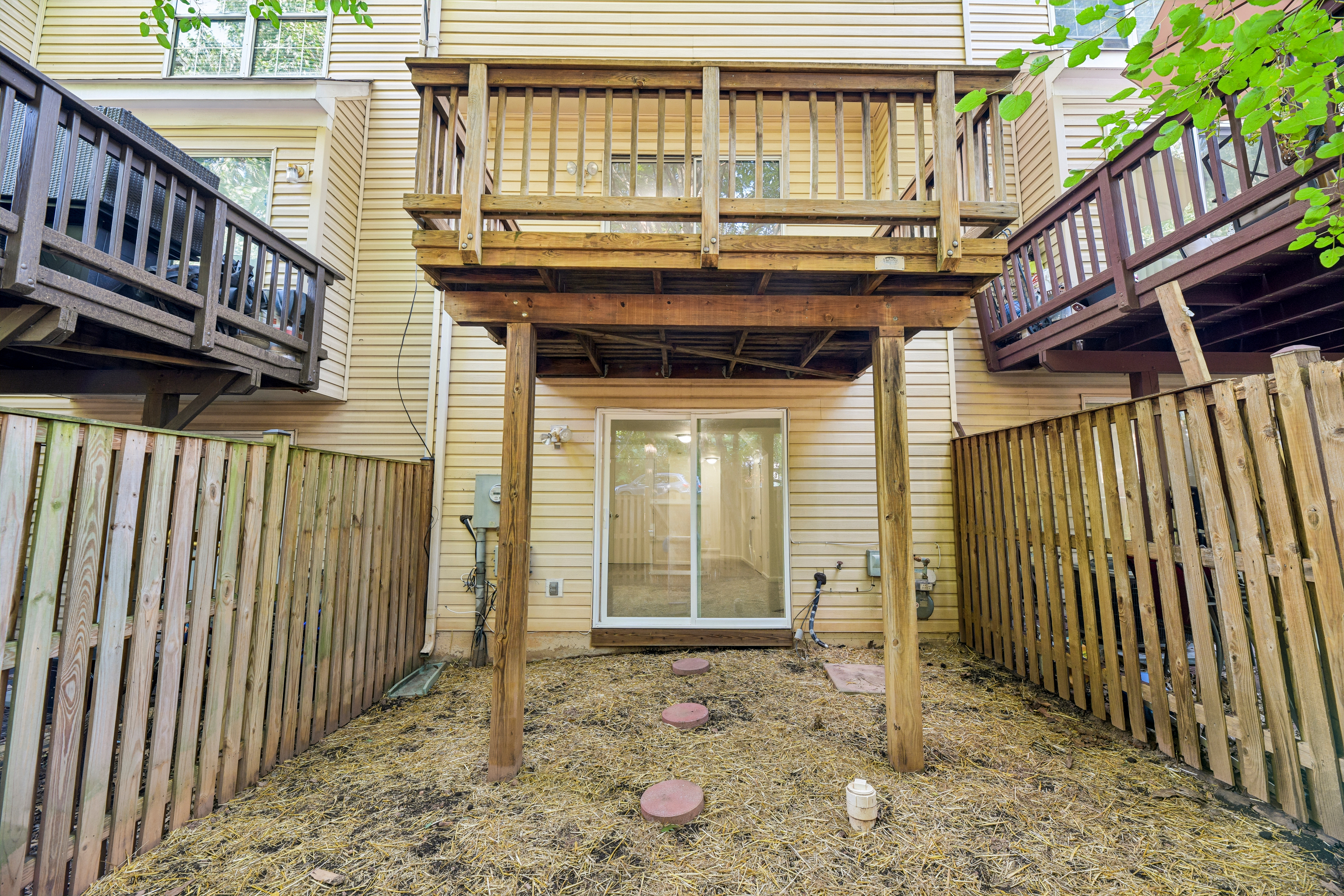 Photo 7 of 37 of 6866 Chasewood Cir, Centreville, VA