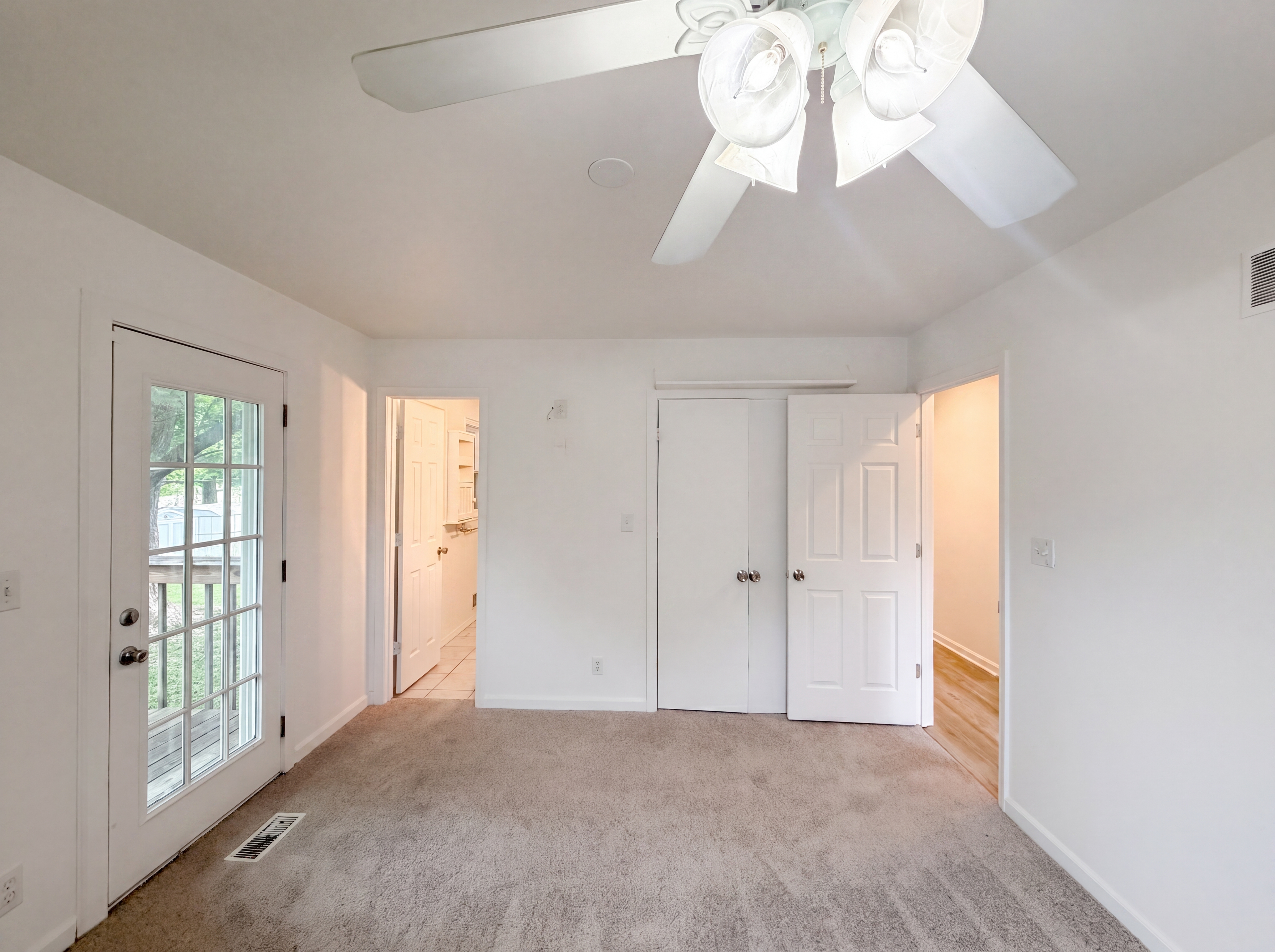 Photo 9 of 18 of 3107 NE 65th Ter, Kansas City, MO