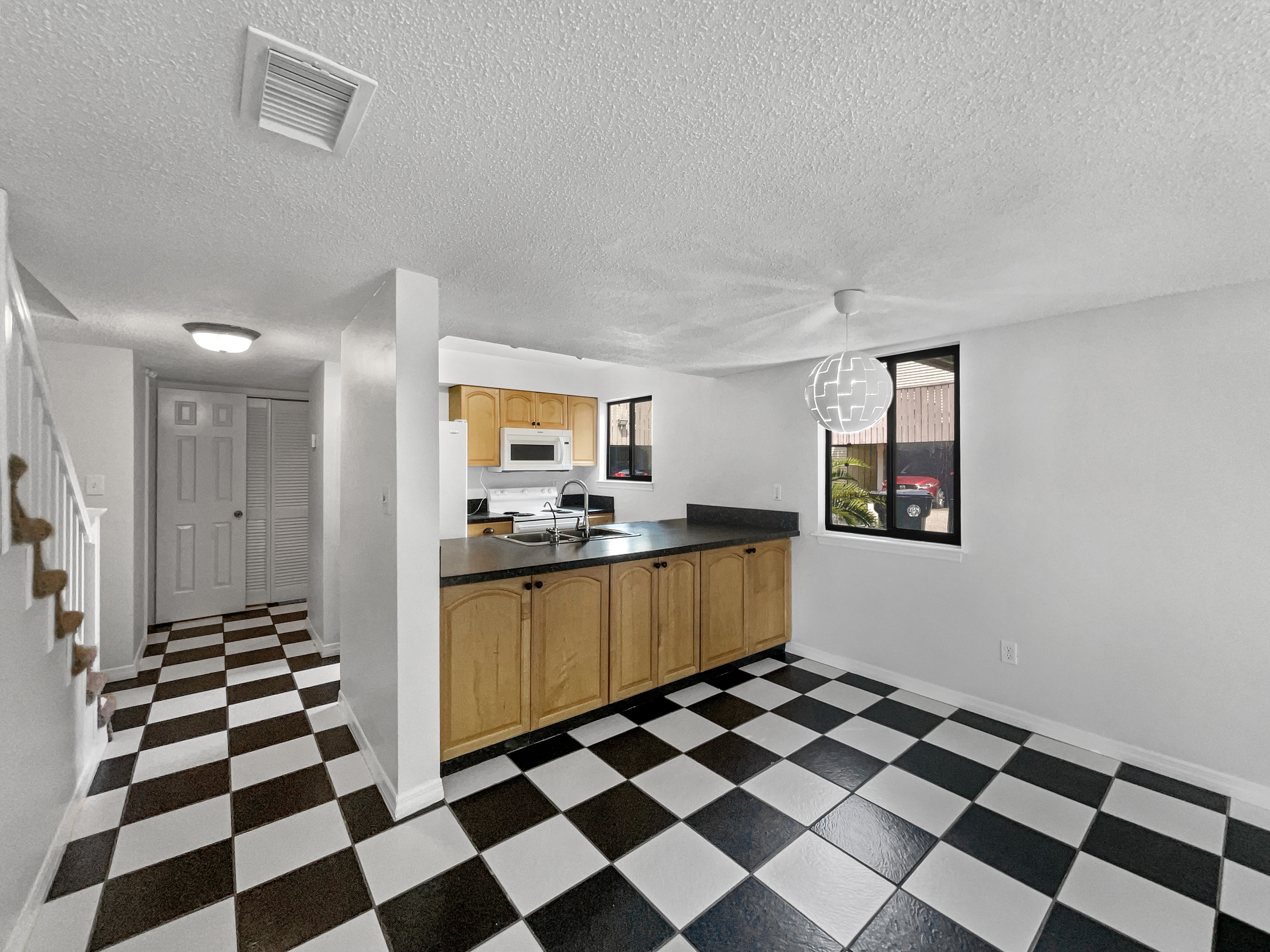 Photo 11 of 24 of 1404 Oak Pl, Apopka, FL