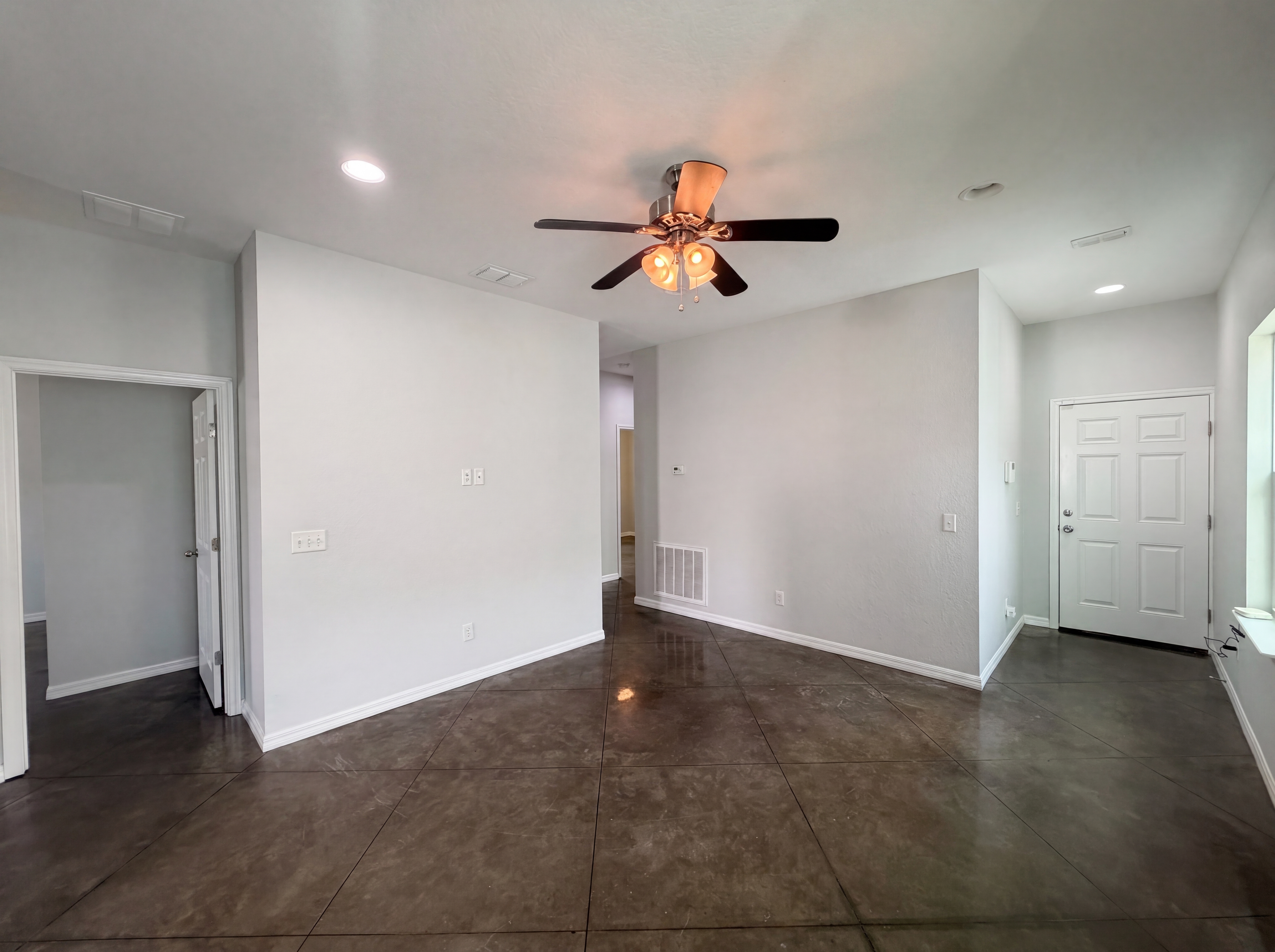 Photo 7 of 17 of 2953 Whispering Trails Dr, Winter Haven, FL