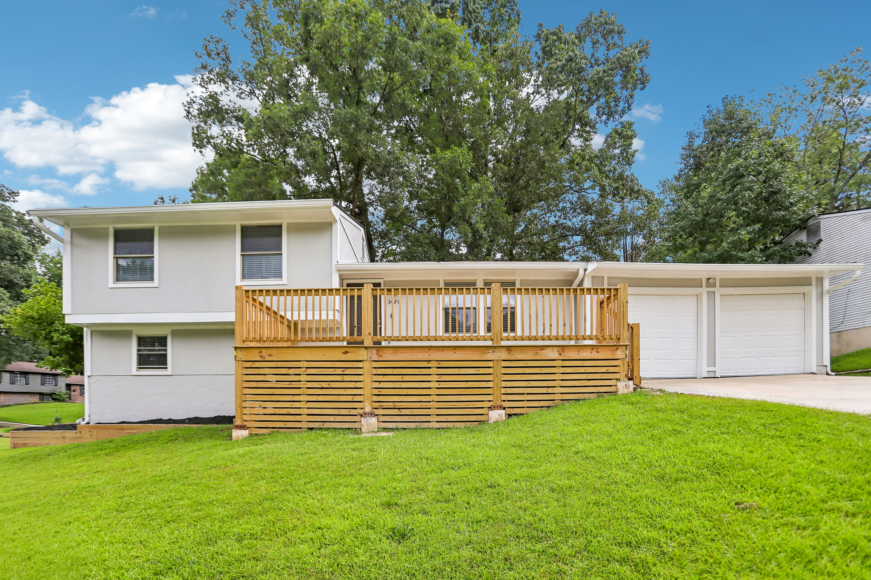Photo 12 of 34 of 3020 Forestside Ln, Atlanta, GA
