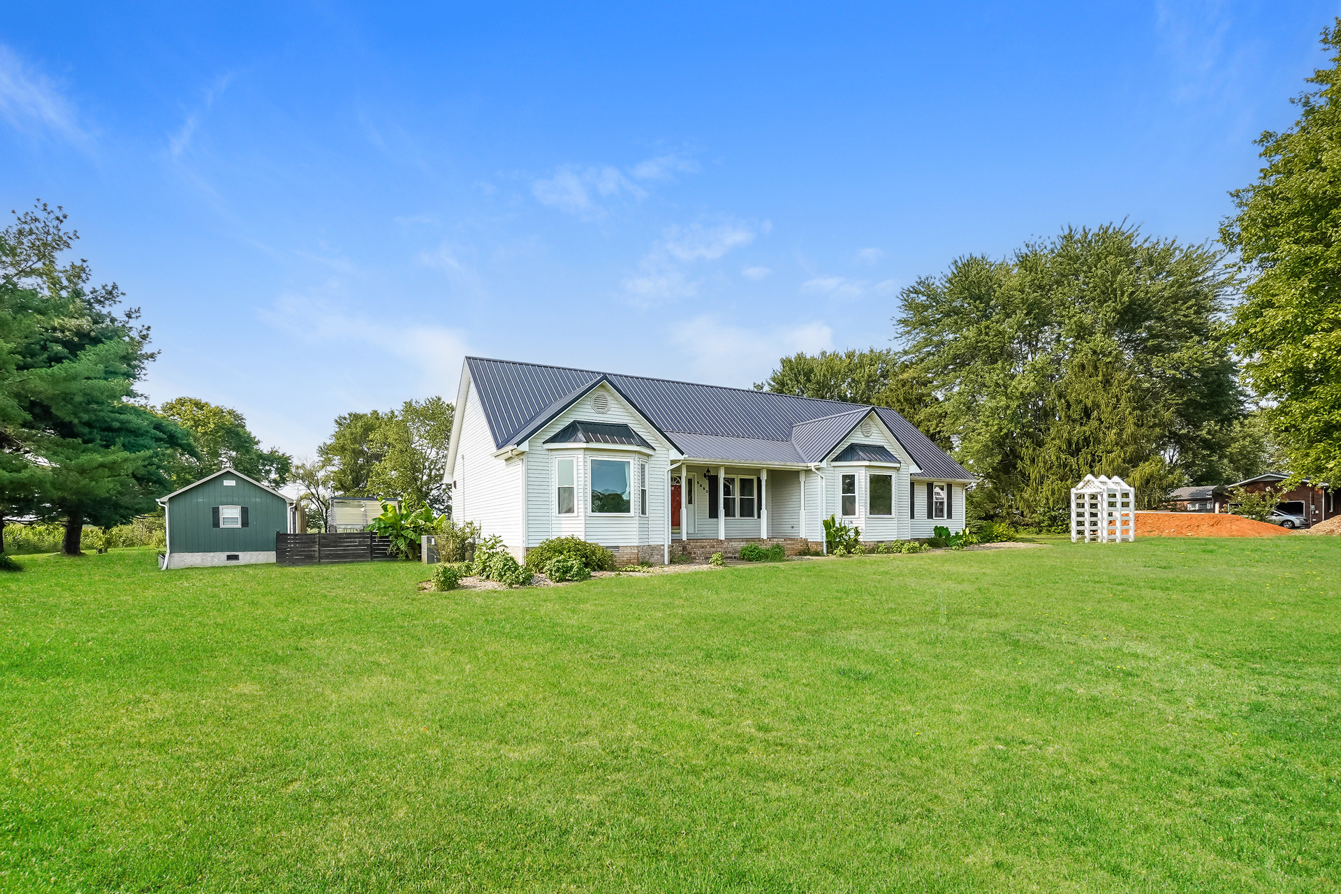 Photo 2 of 20 of 5990 Clarksville Rd, Russellville, KY