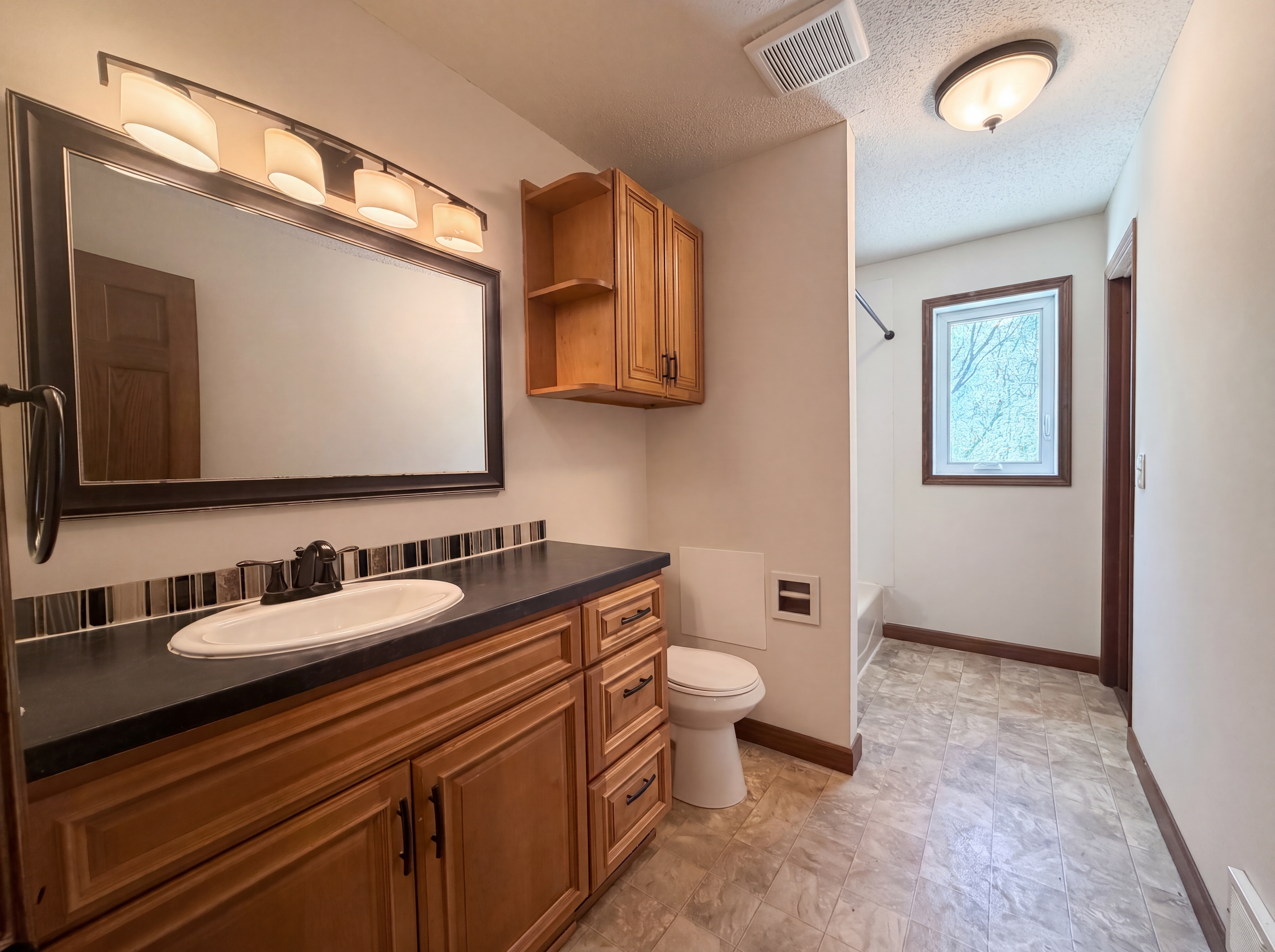 Photo 9 of 18 of 18817 Kenwood Trl, Lakeville, MN