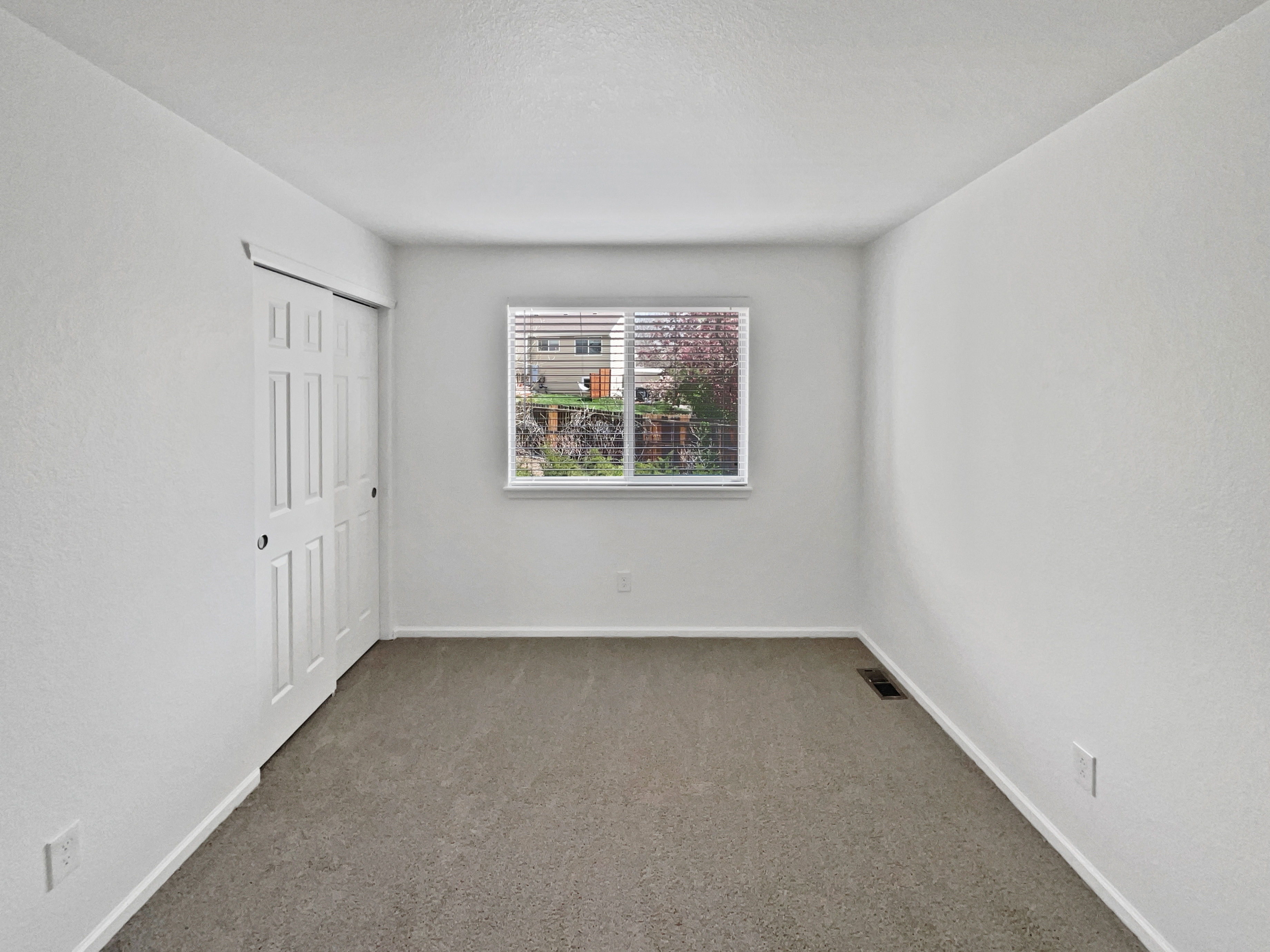 Photo 15 of 21 of 9115 W Hinsdale Pl, Littleton, CO