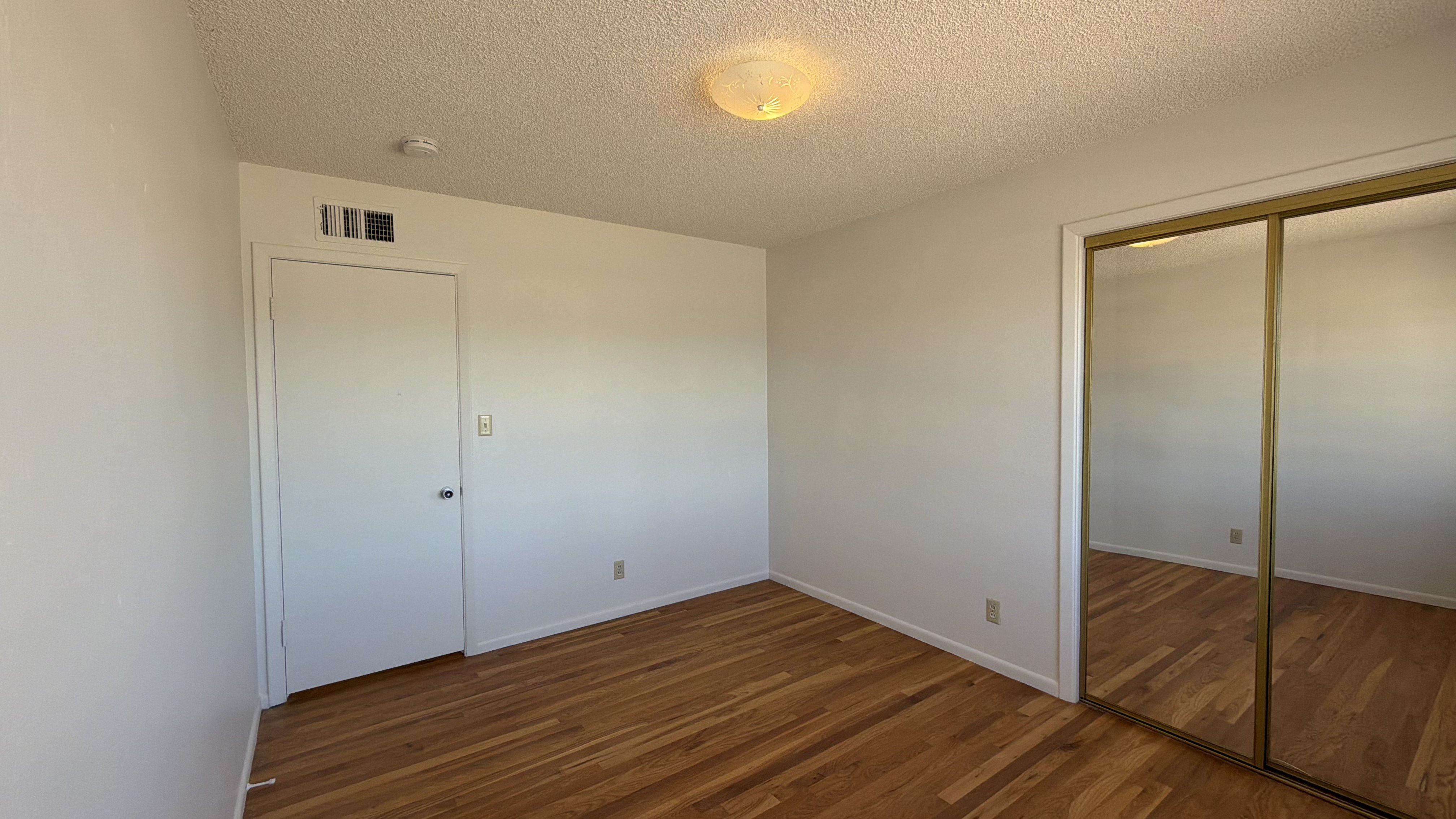 Photo 4 of 37 of 6121 Jones Cir, Las Vegas, NV