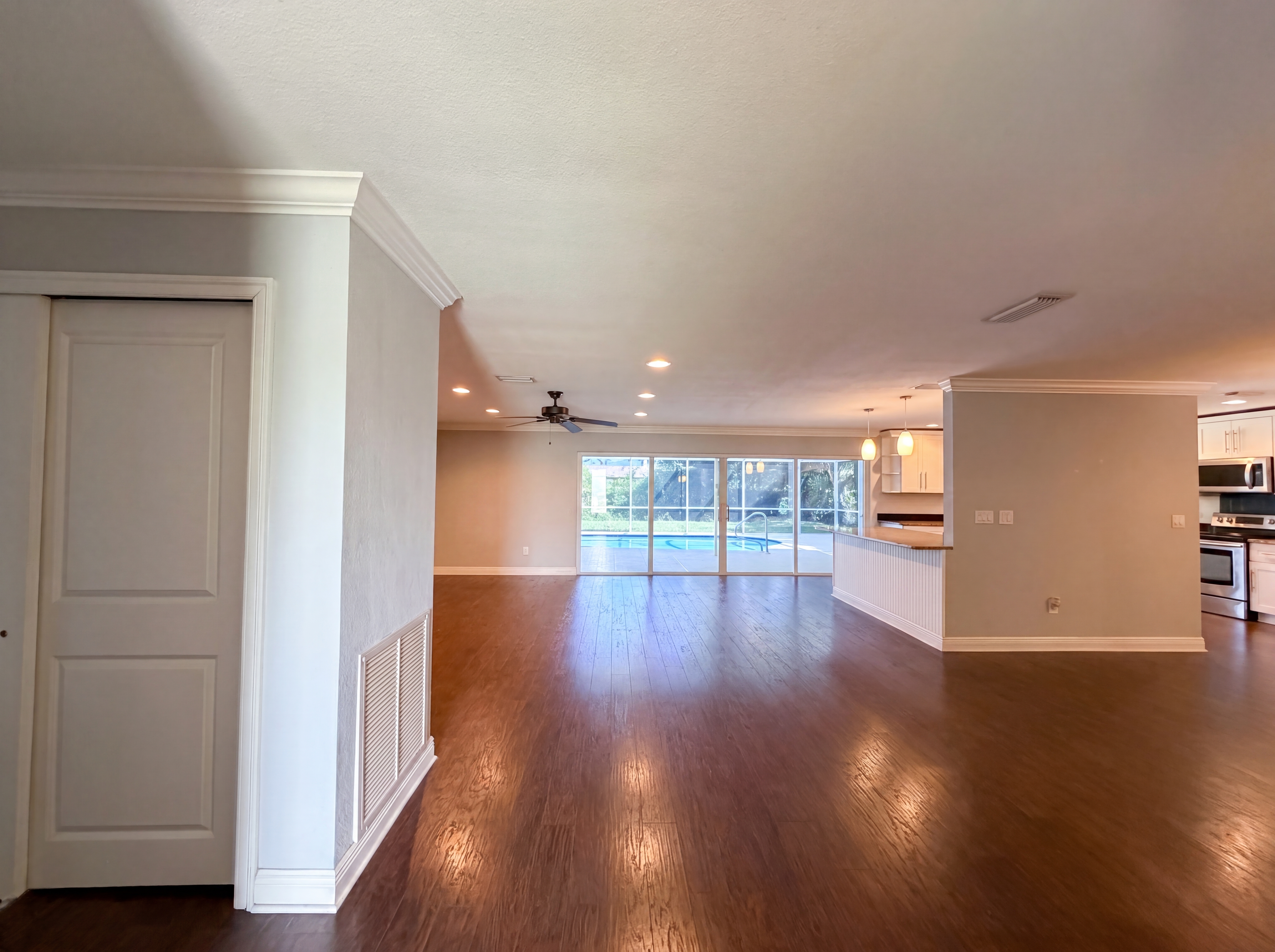 Photo 7 of 33 of 5644 Eichen Cir W, Fort Myers, FL