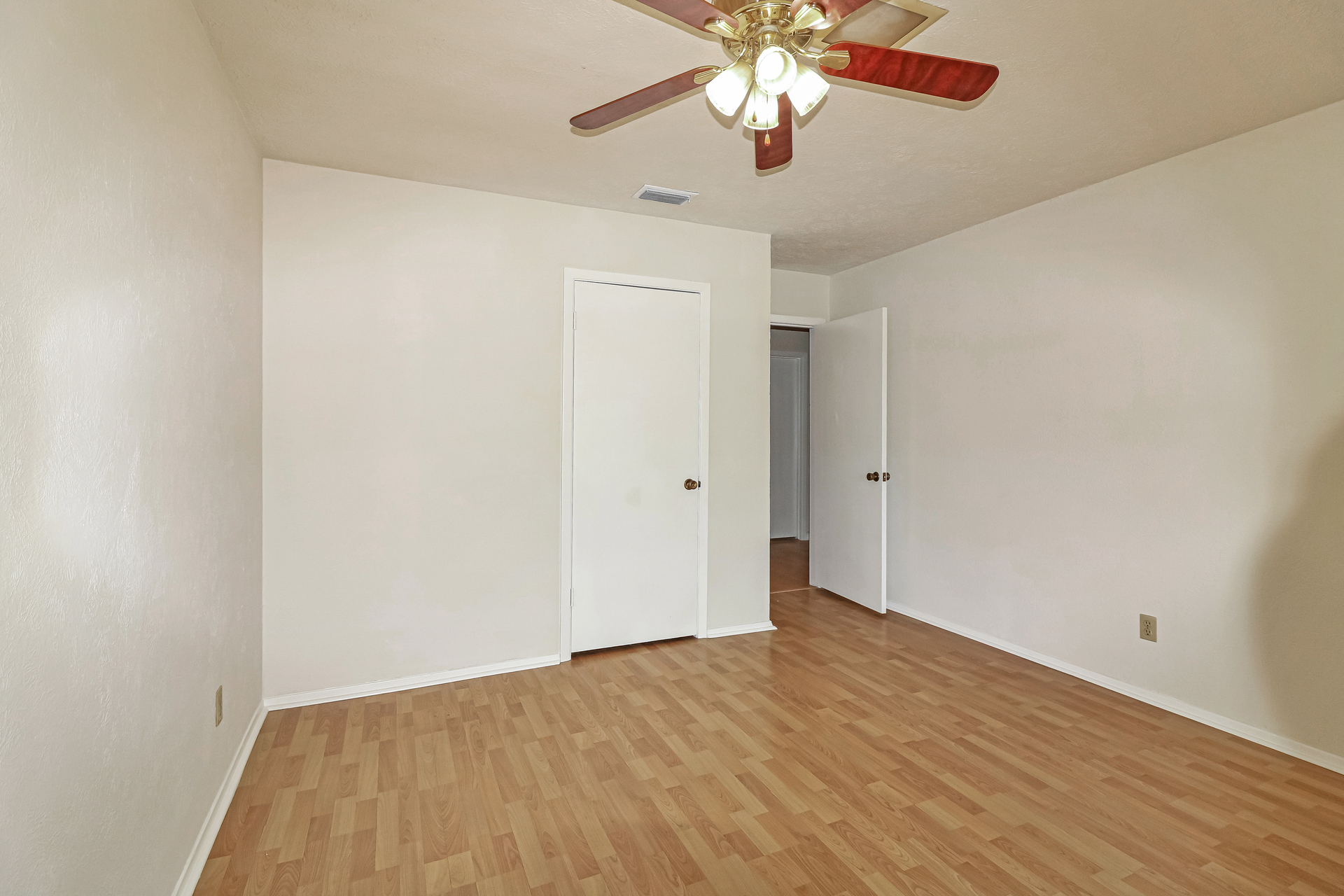 Photo 15 of 21 of 6409 Coral Gables Dr, Corpus Christi, TX