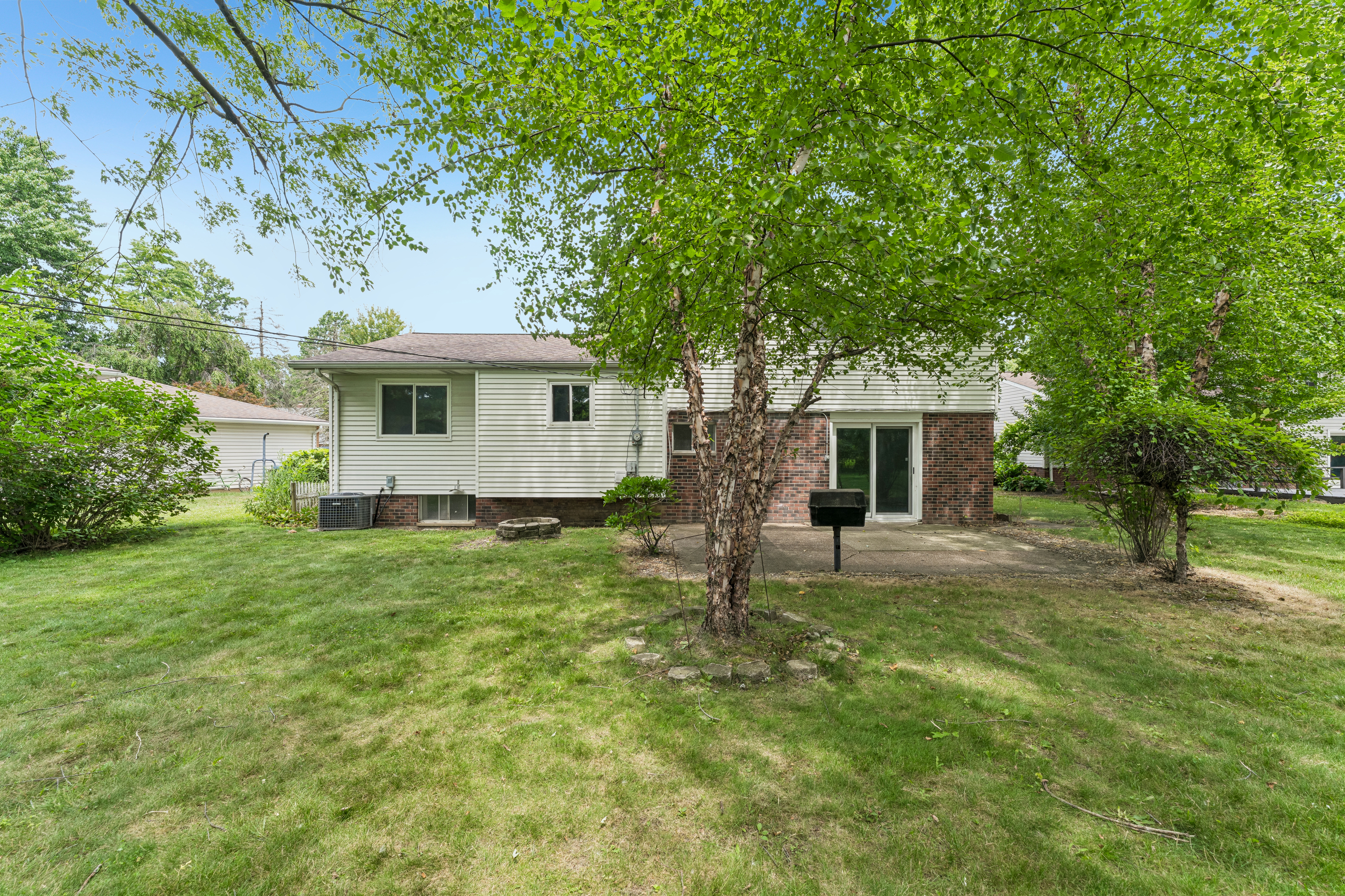 Photo 5 of 52 of 644 Wellfleet Dr, Bay Village, OH