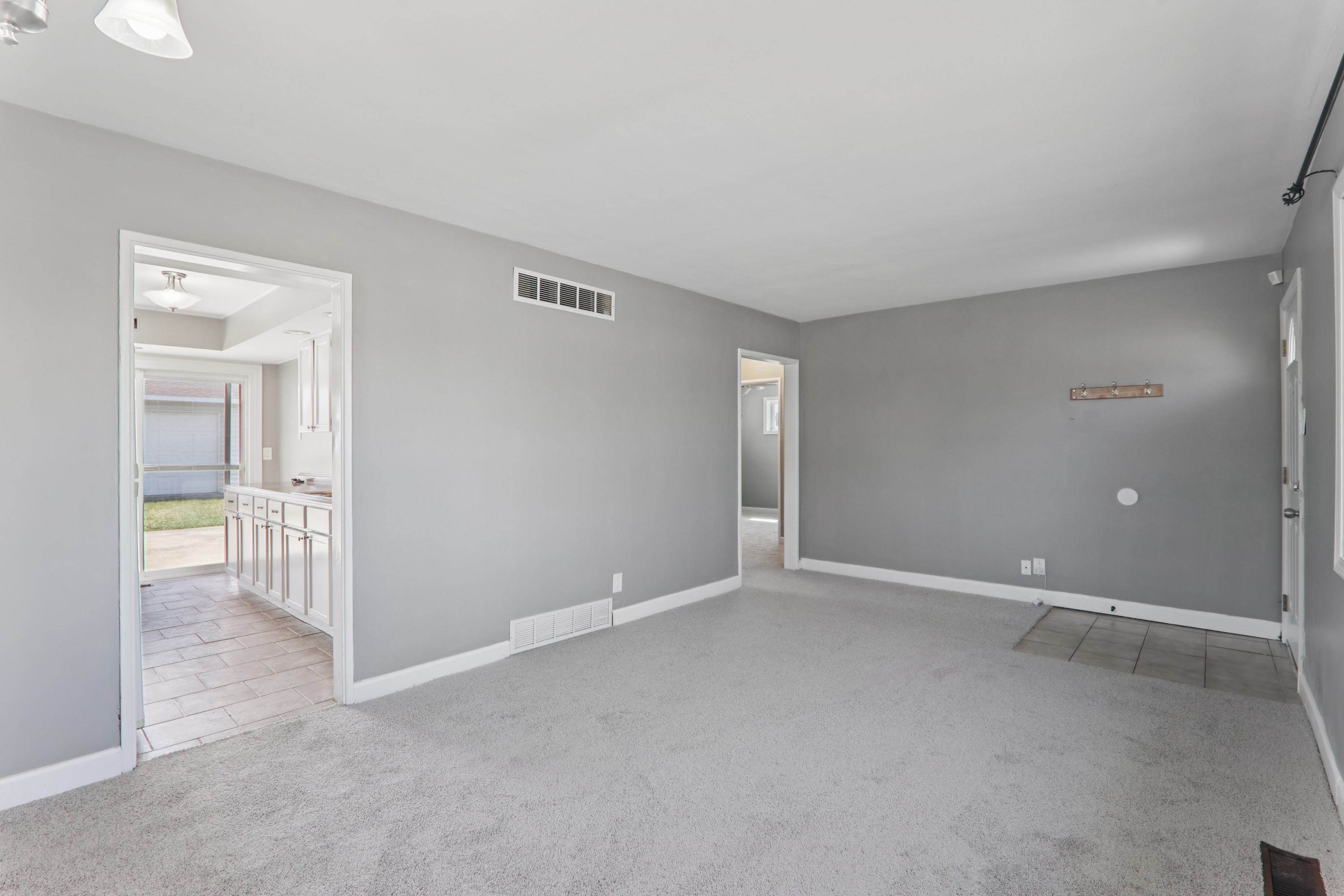 Photo 19 of 30 of 17303 Greenbay Ave, Lansing, IL