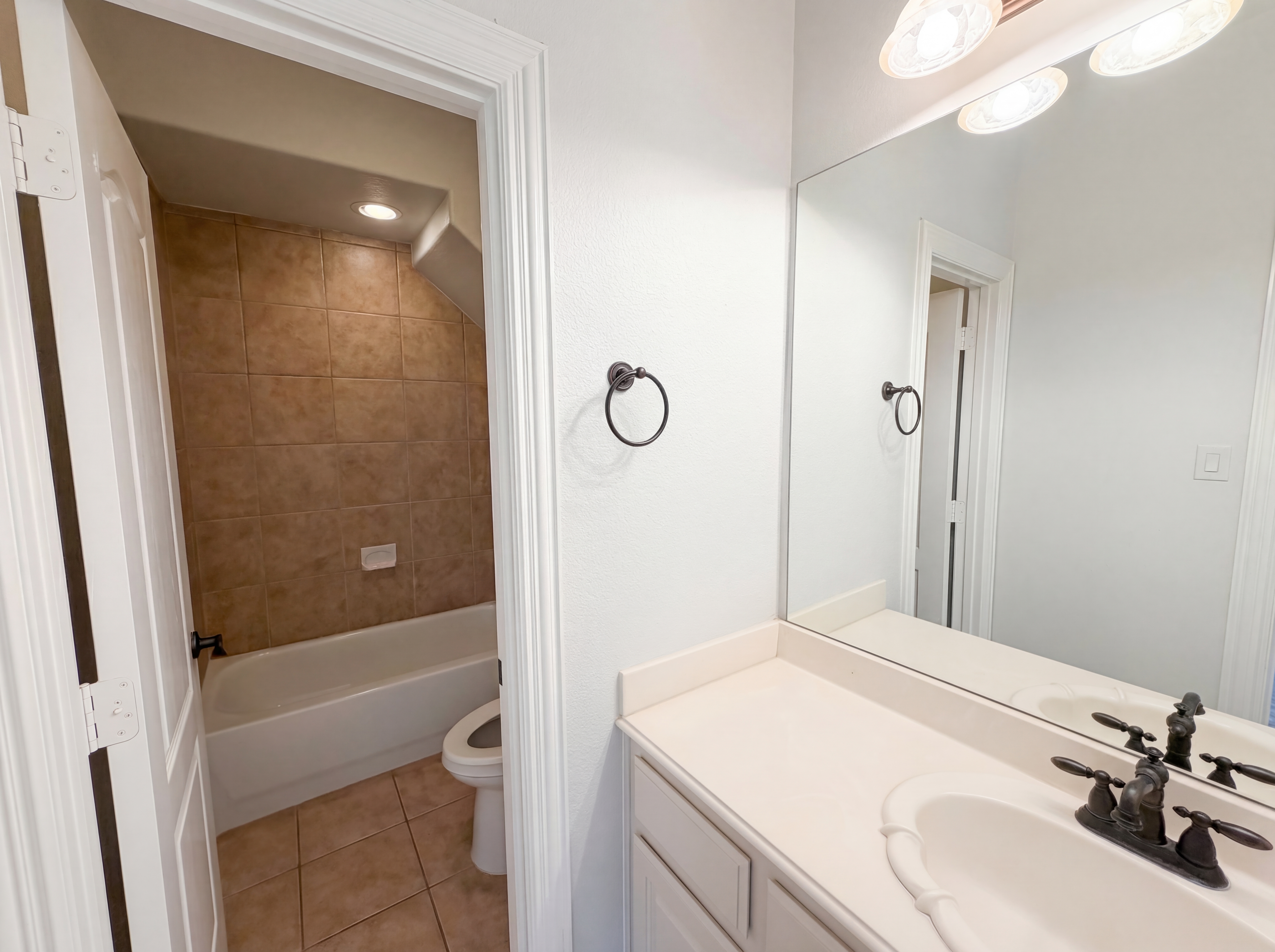 Photo 8 of 19 of 210 Billo Ct, Weatherford, TX