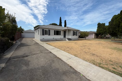 Photo 1 of 18 of 16515 Rosemary Dr, Fontana, CA