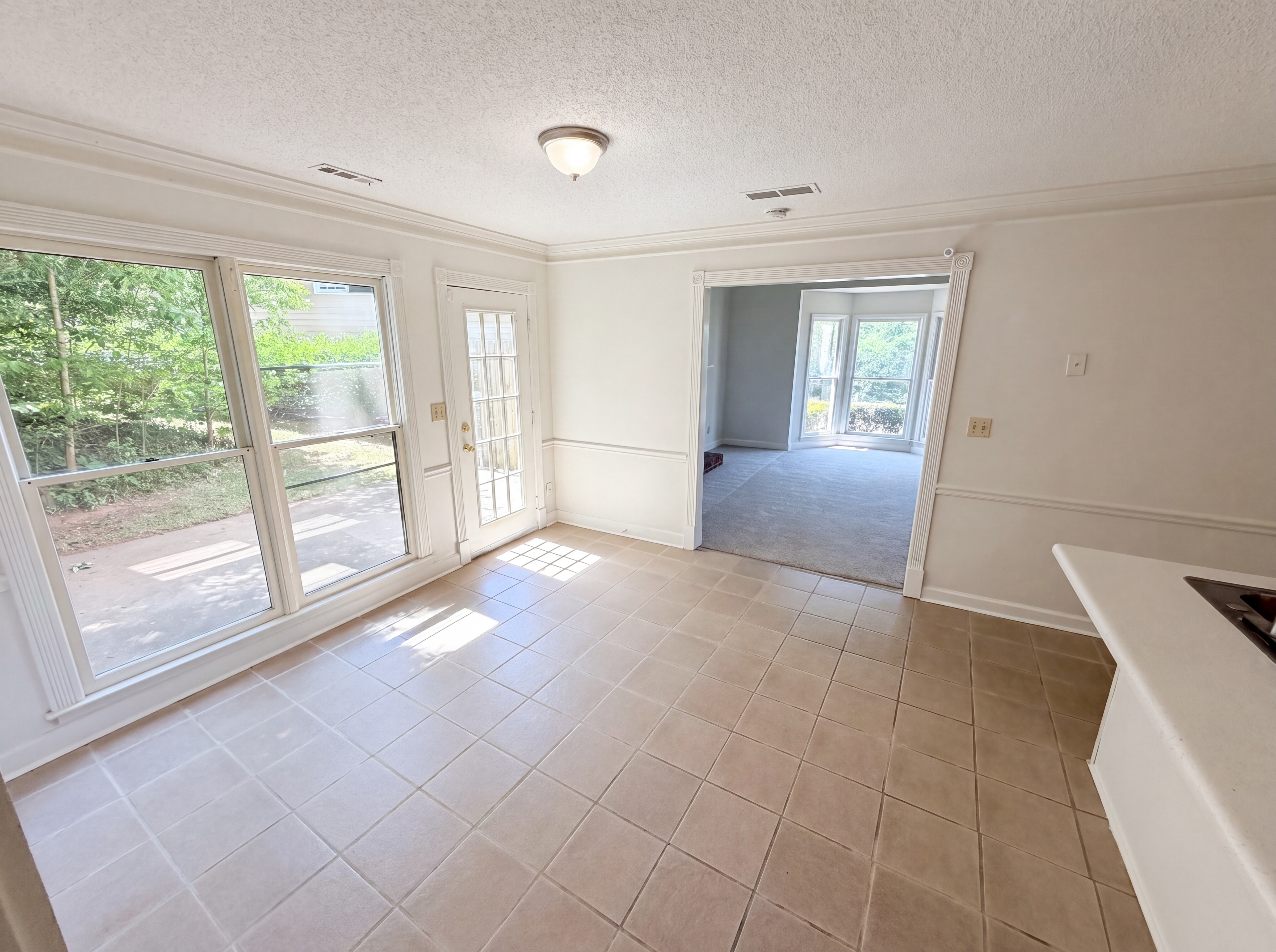 Photo 6 of 26 of 1150 Magnolia Way SE, Smyrna, GA