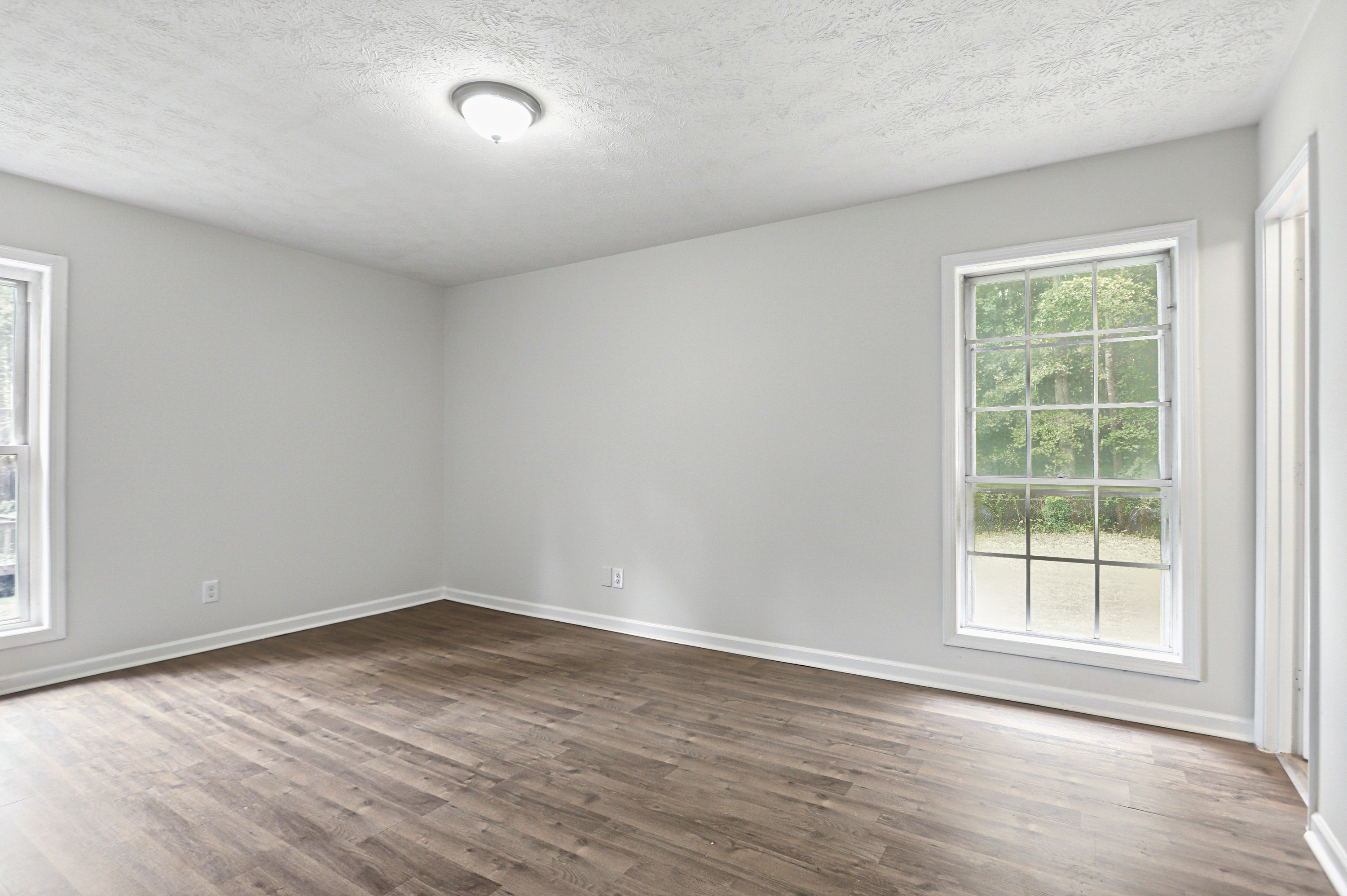 Photo 4 of 31 of 6379 Leverett Dr, Lithonia, GA