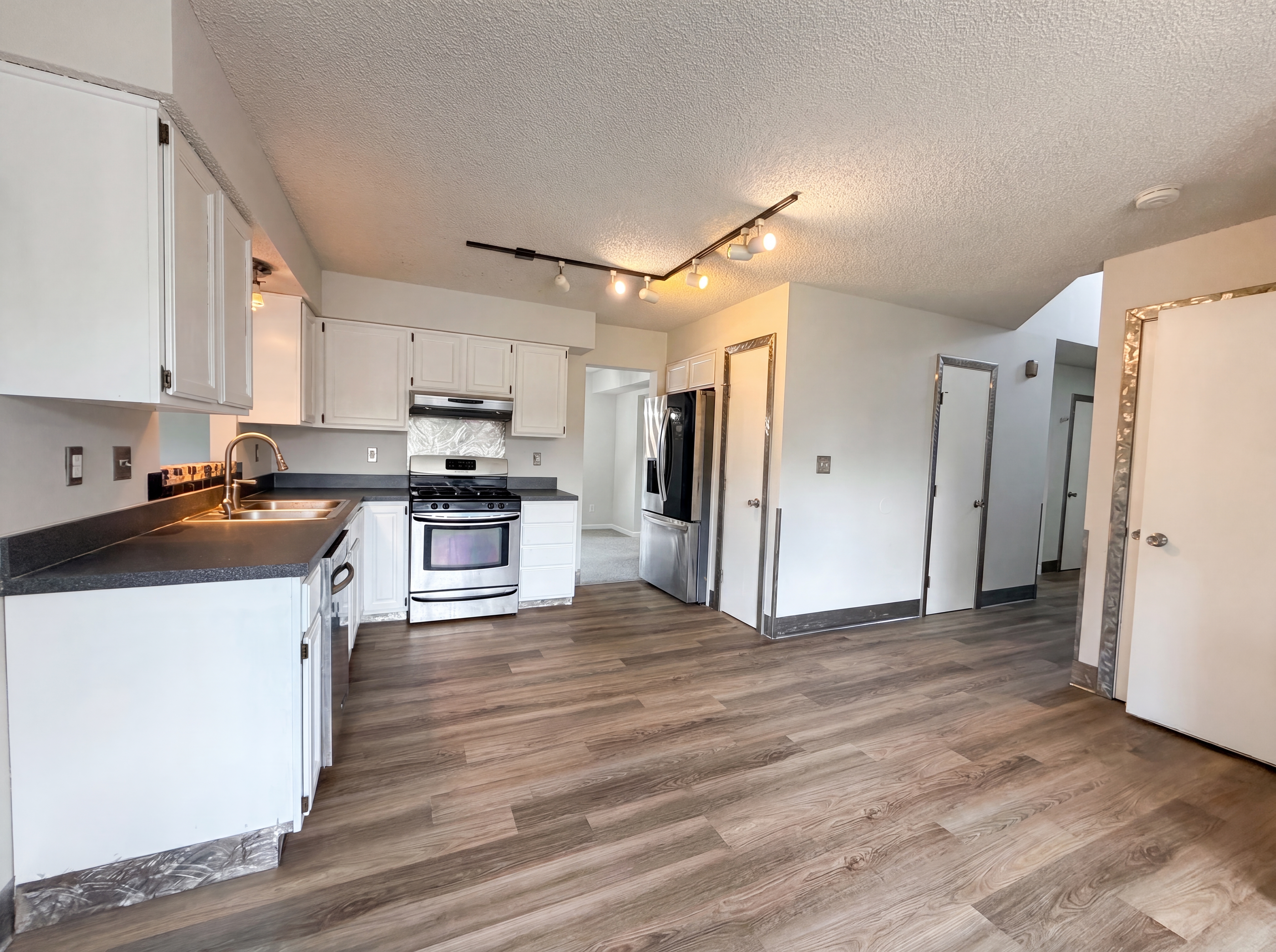 Photo 10 of 41 of 3581 Meadowgate Ct, Pickerington, OH