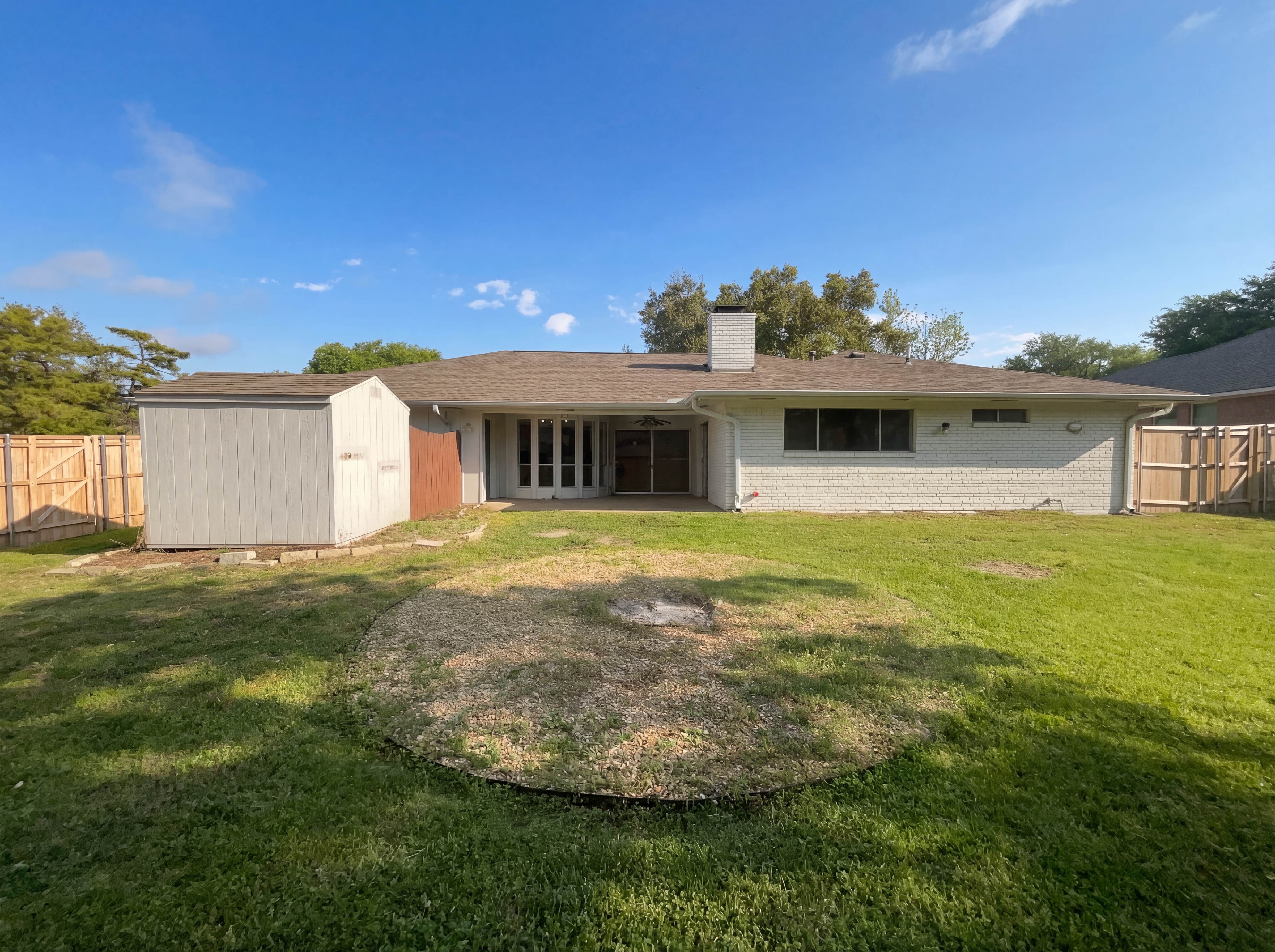 Photo 5 of 19 of 2800 N Surrey Dr, Carrollton, TX