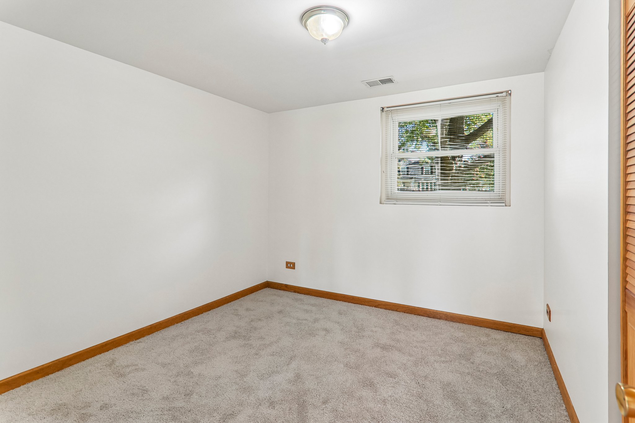 Photo 19 of 30 of 4532 Black Partridge Ln, Lisle, IL