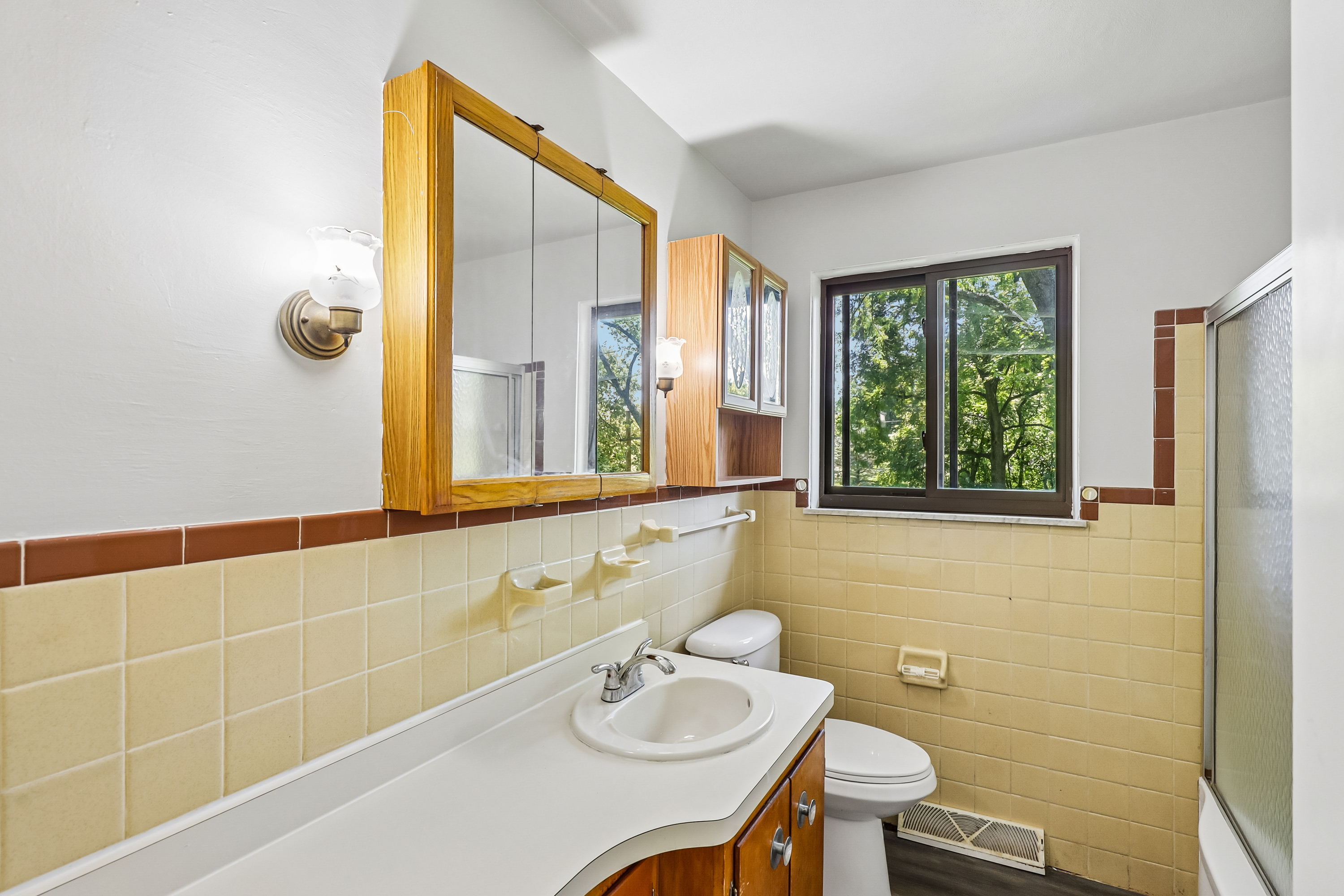Photo 6 of 42 of 4071 Carondelet Dr, Dayton, OH