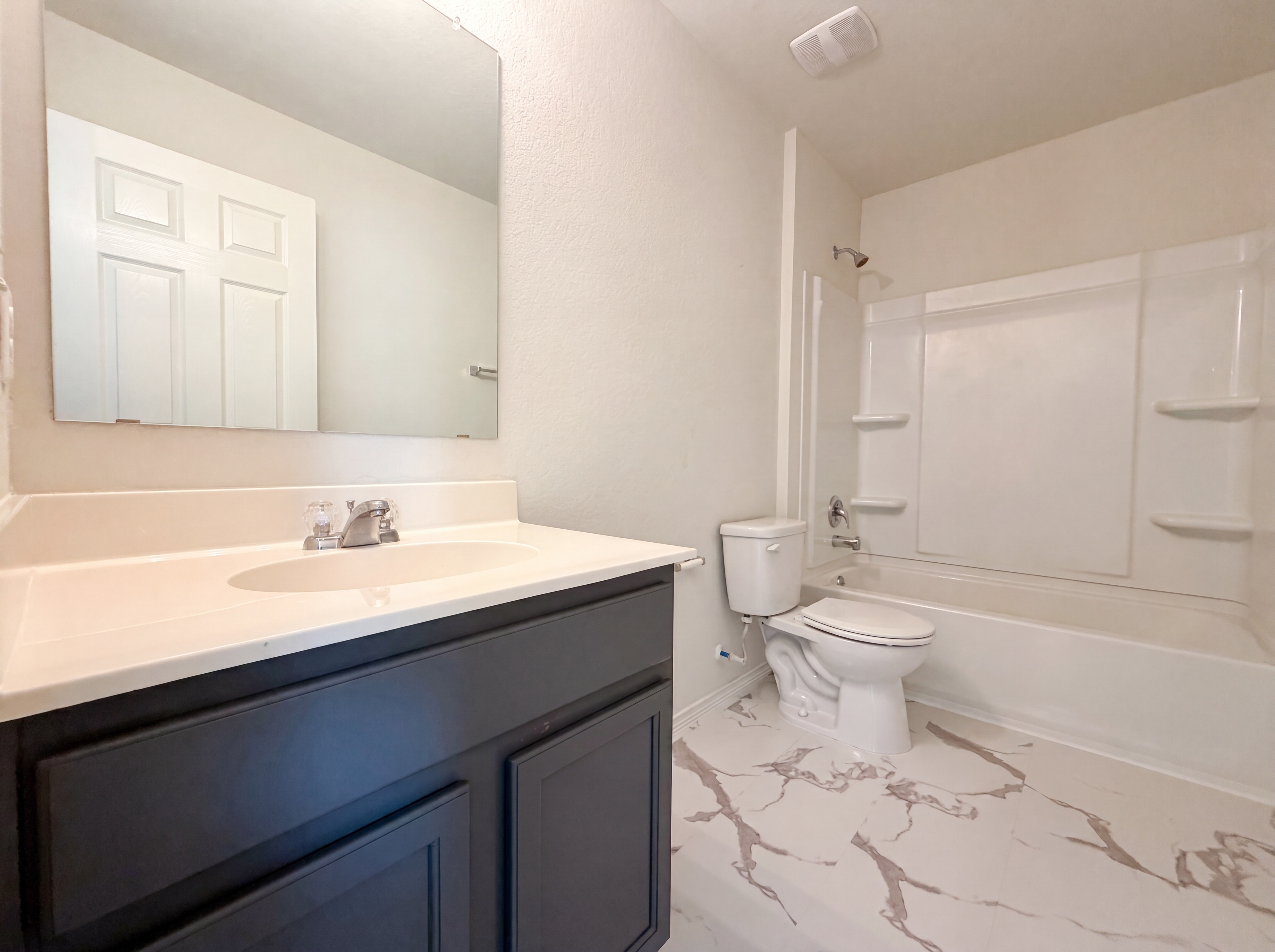 Photo 9 of 18 of 10611 Mary Scheel Ln, Converse, TX