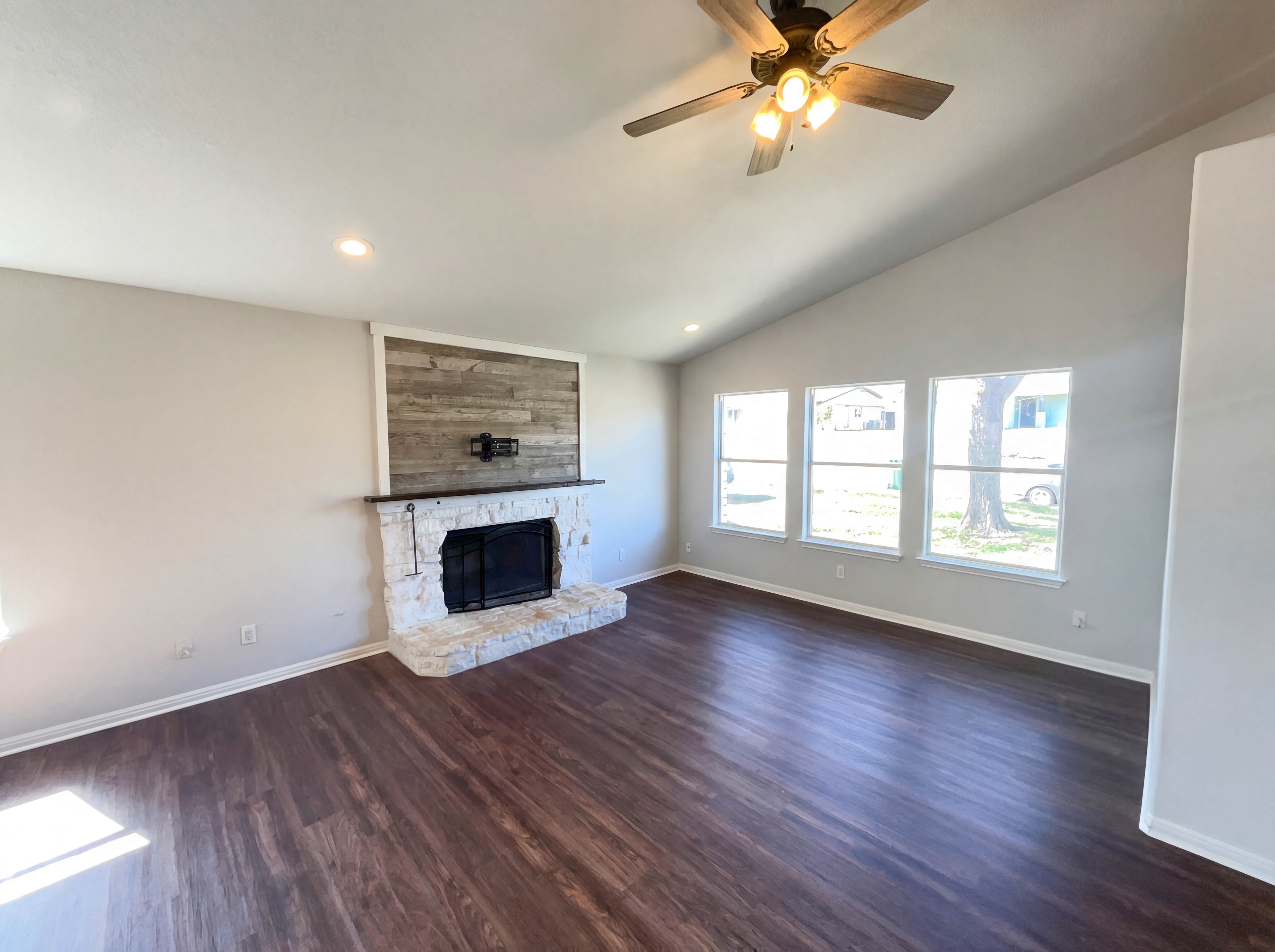 Photo 3 of 18 of 1516 Gatlinburg Dr, Pflugerville, TX