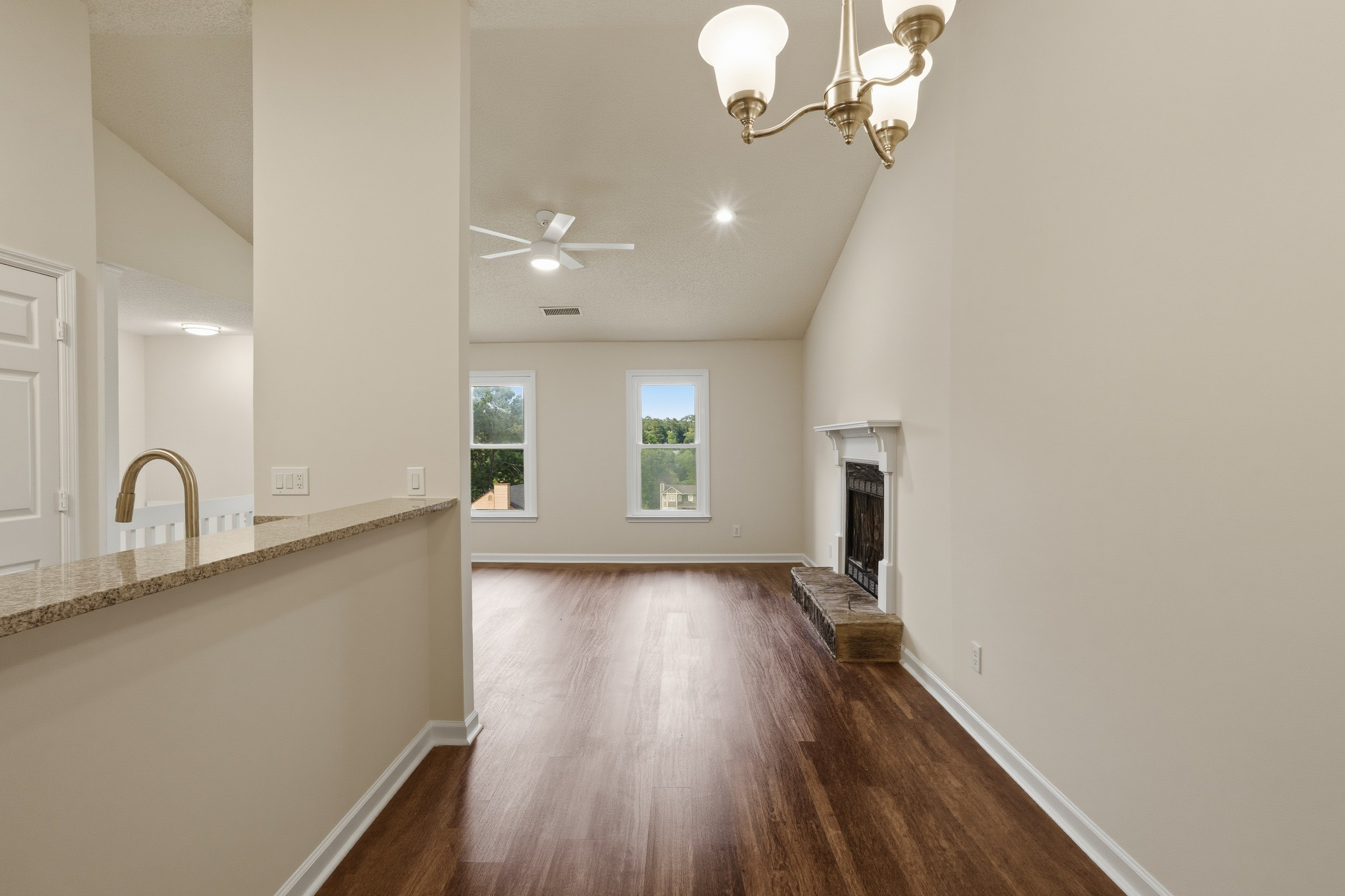 Photo 8 of 32 of 3318 Maison Ct, Lithonia, GA